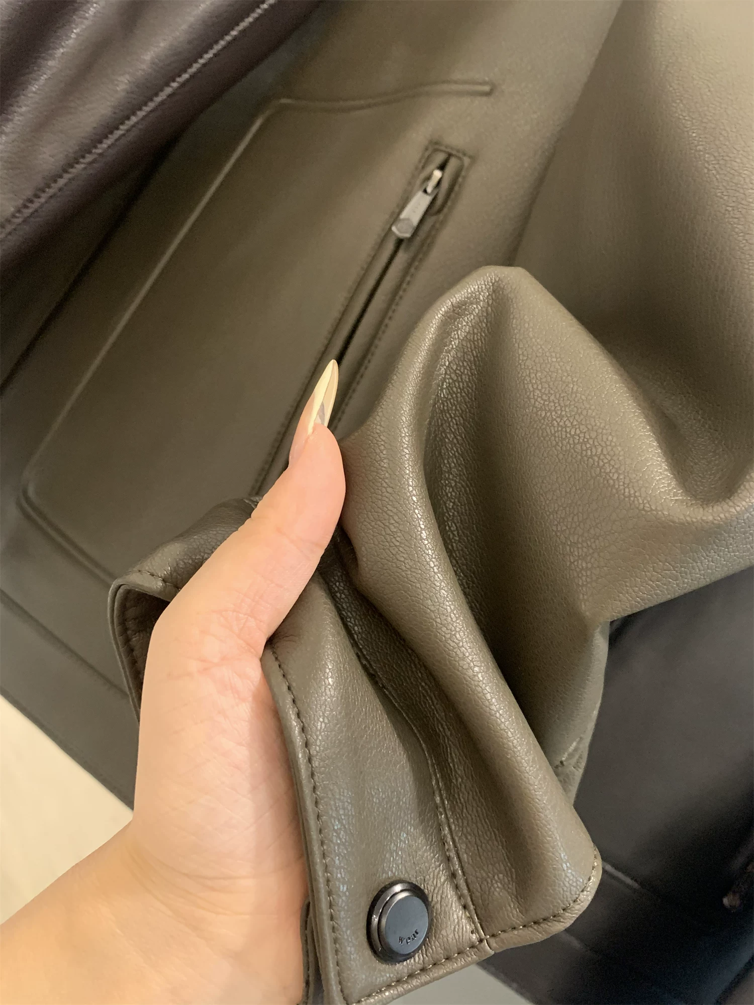 Don Quixote, chất lượng hàng ngàn nhân dân tệ! Kết cấu mềm mại và dẻo dai! Áo khoác da nam đã qua xử lý, thích hợp cho mùa xuân và mùa thu, kiểu dáng thời thượng.