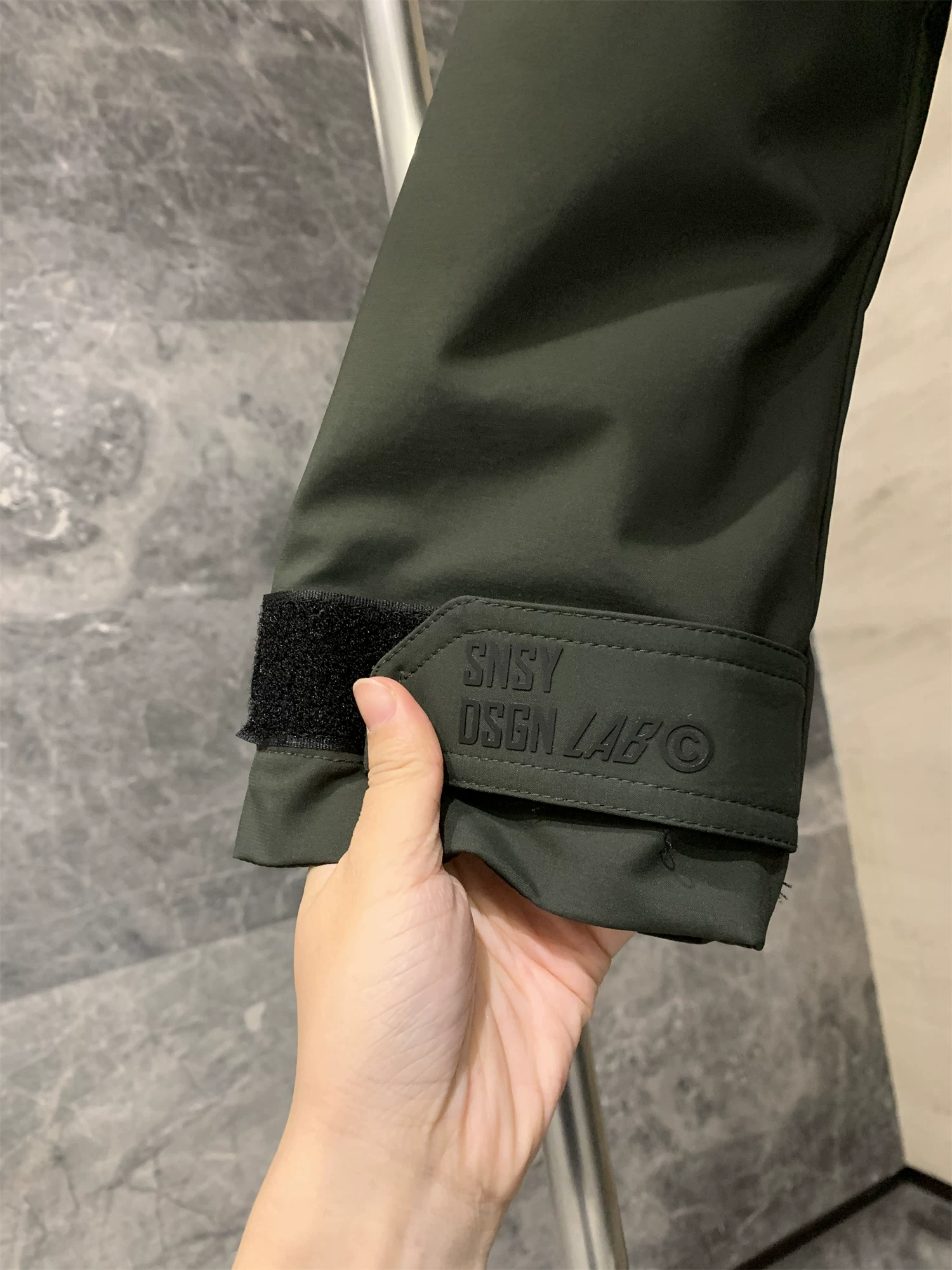 Don Quixote đến Đông Âu! Chất lượng cao cấp! Áo khoác cotton dài trung bình có cổ lông thú tháo rời, dày dặn mùa đông.