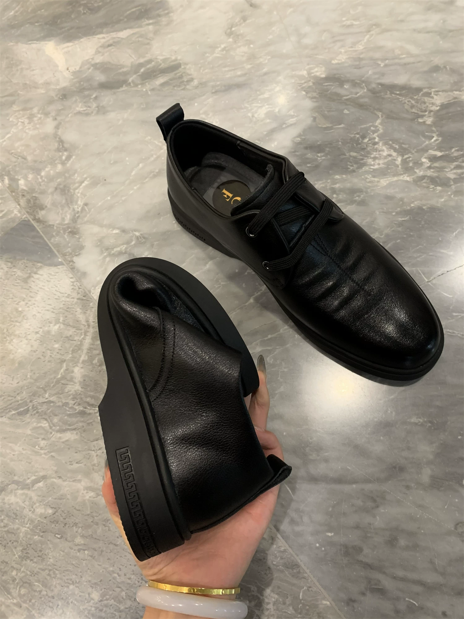 Don Quixote tìm thấy một món đồ giá rẻ! Da bò lớp đầu tiên chất lượng cao! Giày da nam công sở, kiểu dáng thường ngày, mềm mại, đàn hồi, chống trơn trượt, đế dày.