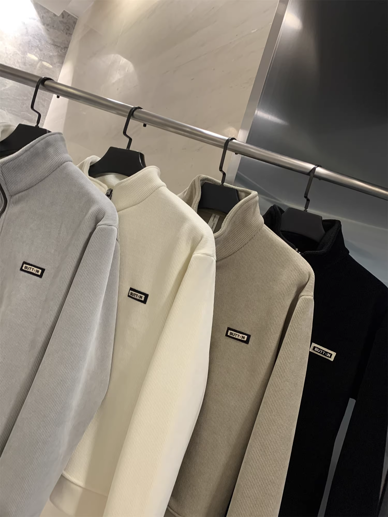 Đơn đặt hàng nhà máy Don Quixote ODM! Chống gió, lót lông cừu! Áo nỉ nam nửa khóa kéo, lót lông cừu, mùa thu đông.