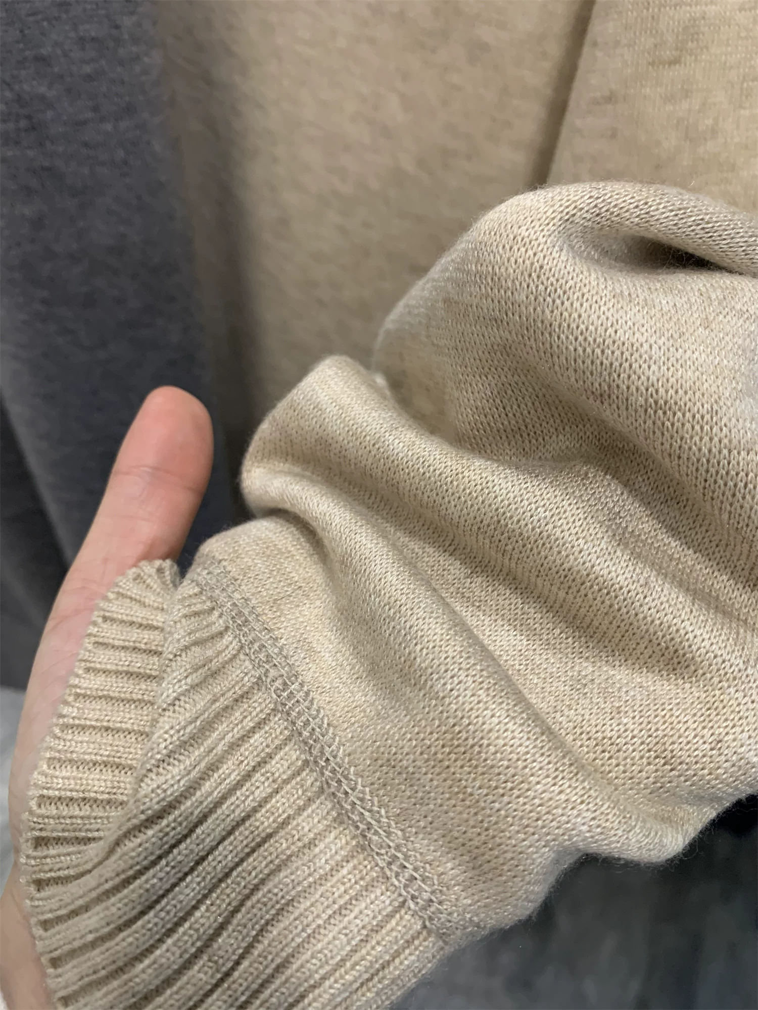 Áo len tổng hợp Don Quixote! Tinh tế và mềm mại! Áo polo công sở ấm áp mùa thu đông dành cho nam với cổ áo kiểu dáng thời trang.