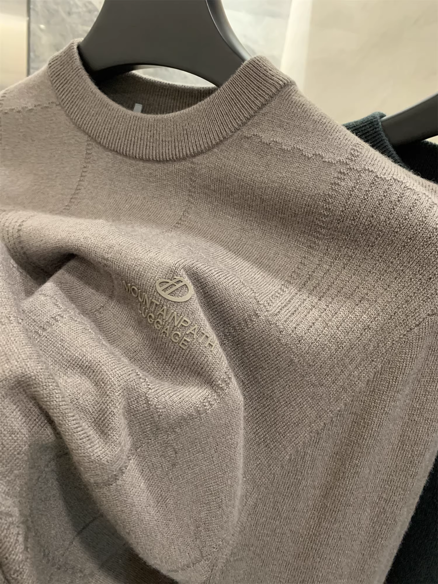 Áo len Don Quixote 100% len cừu! Phong cách Doujia cổ điển! Áo len nam mùa thu đông ấm áp và tinh tế, kiểu dáng thường ngày