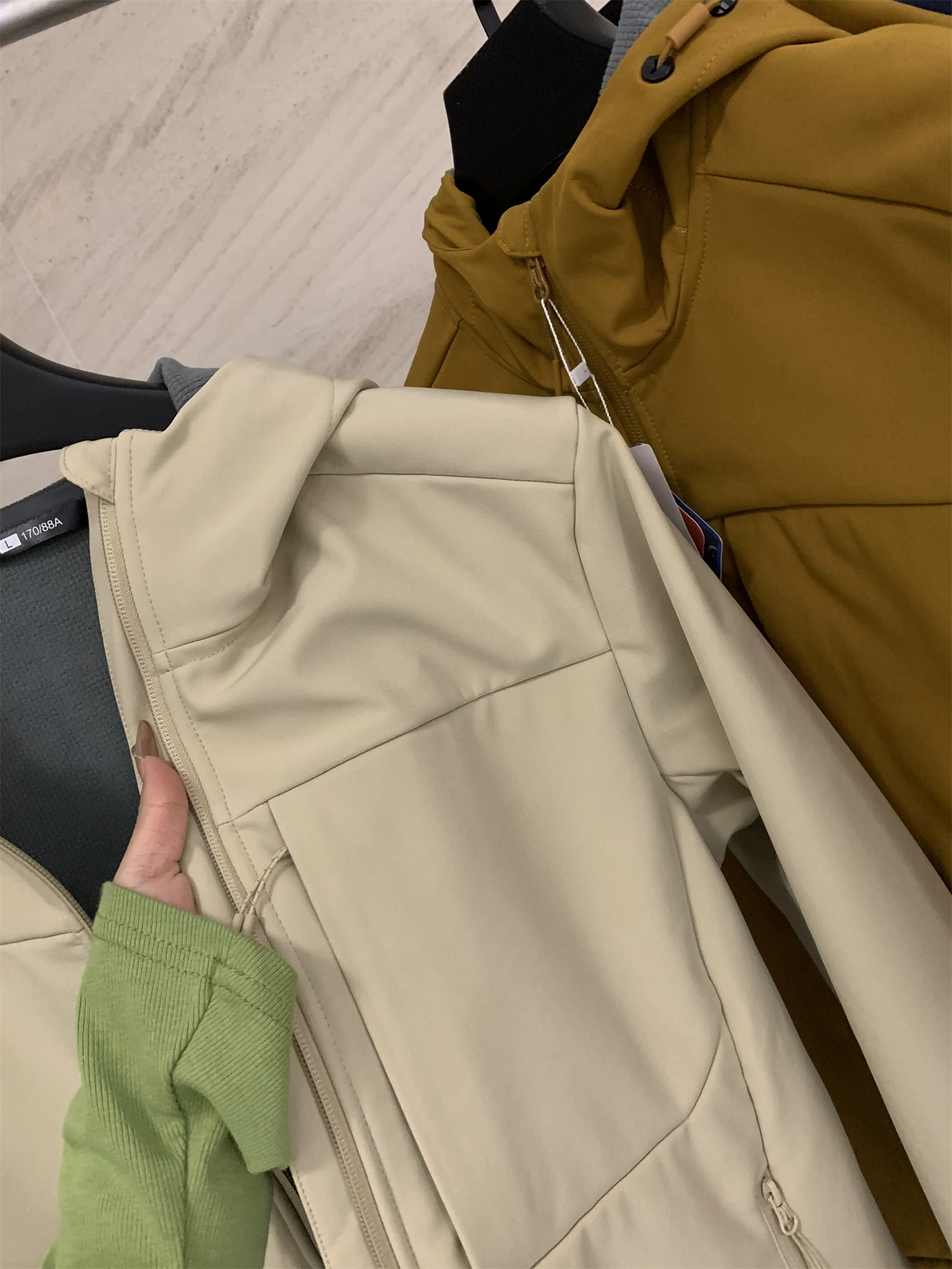 Công nghệ ngoài trời Don Quixote! Chống gió và chống nước! Ấm áp và thoải mái cho mùa thu đông, áo khoác có mũ đa năng dành cho nam.