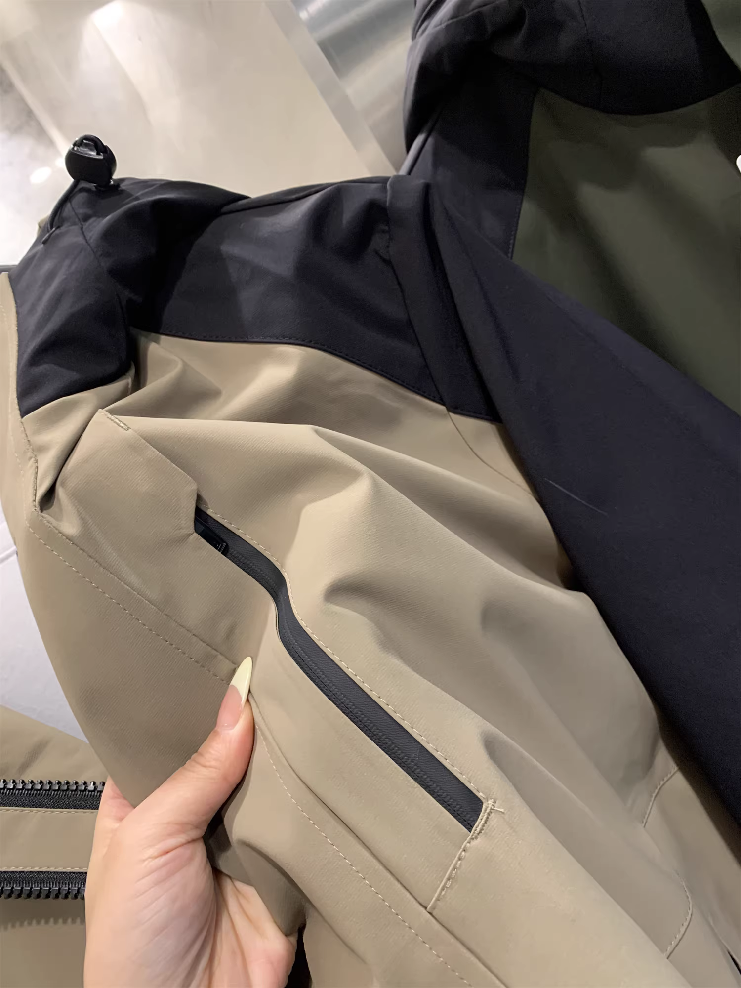 Don Quixote Áo khoác ba trong một! Áo khoác lông cừu mùa thu đông có lớp lót lông cừu, tay áo raglan phối màu ấm áp.