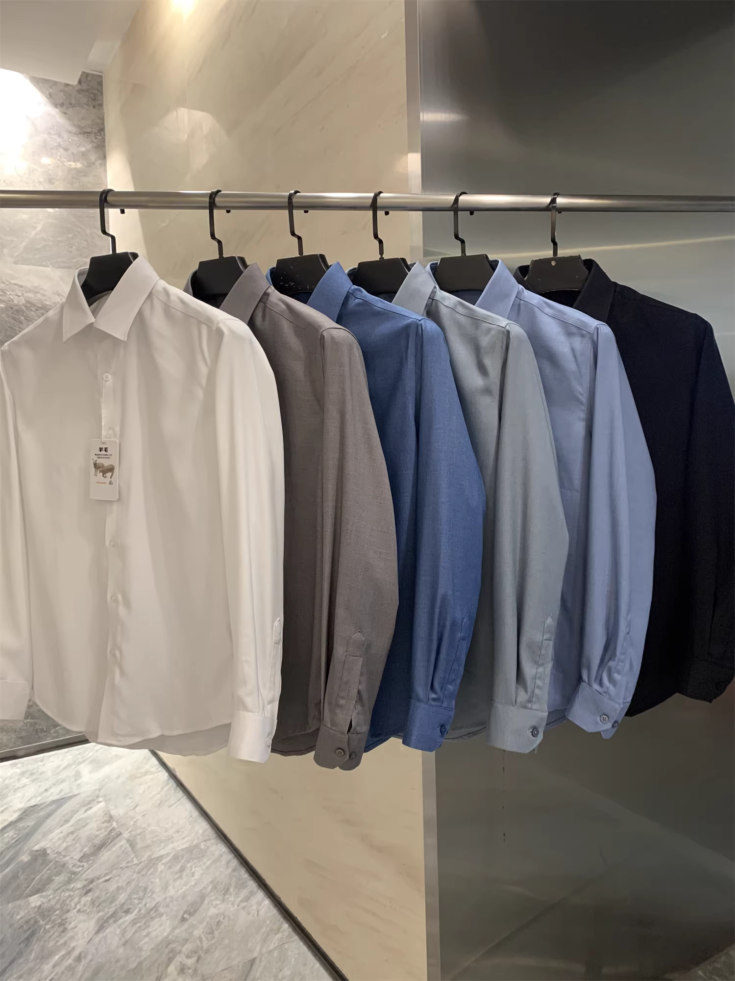 Áo sơ mi dài tay chất liệu len-modal pha, có thể giặt được của Don Quixote! Chống nhăn, co giãn, phong cách công sở lịch sự, không đường may.