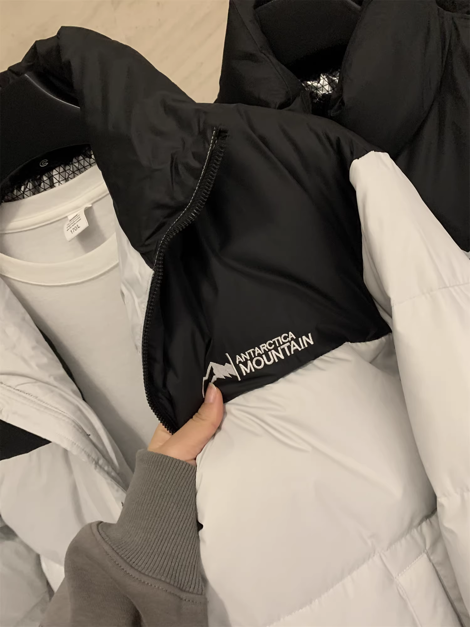 Don Quixote 90% lông vũ trắng + khả năng phản xạ nhiệt một phần! Áo khoác cổ đứng dày dặn, ấm áp, kiểu dáng thời trang.