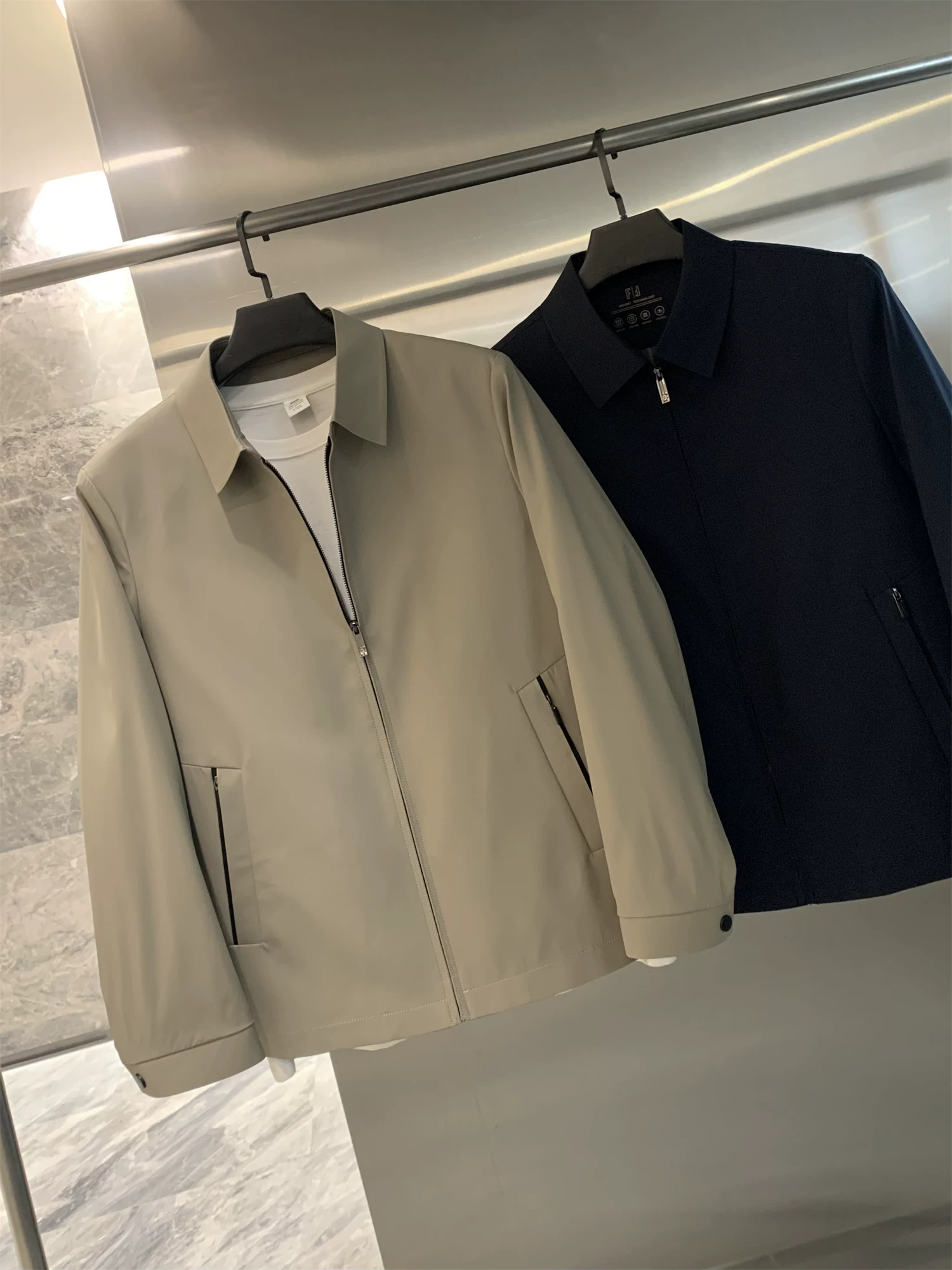 Quản lý kinh doanh Don Quixote! Áo khoác nam nhẹ, chống gió và chống thấm nước, có viền laser.