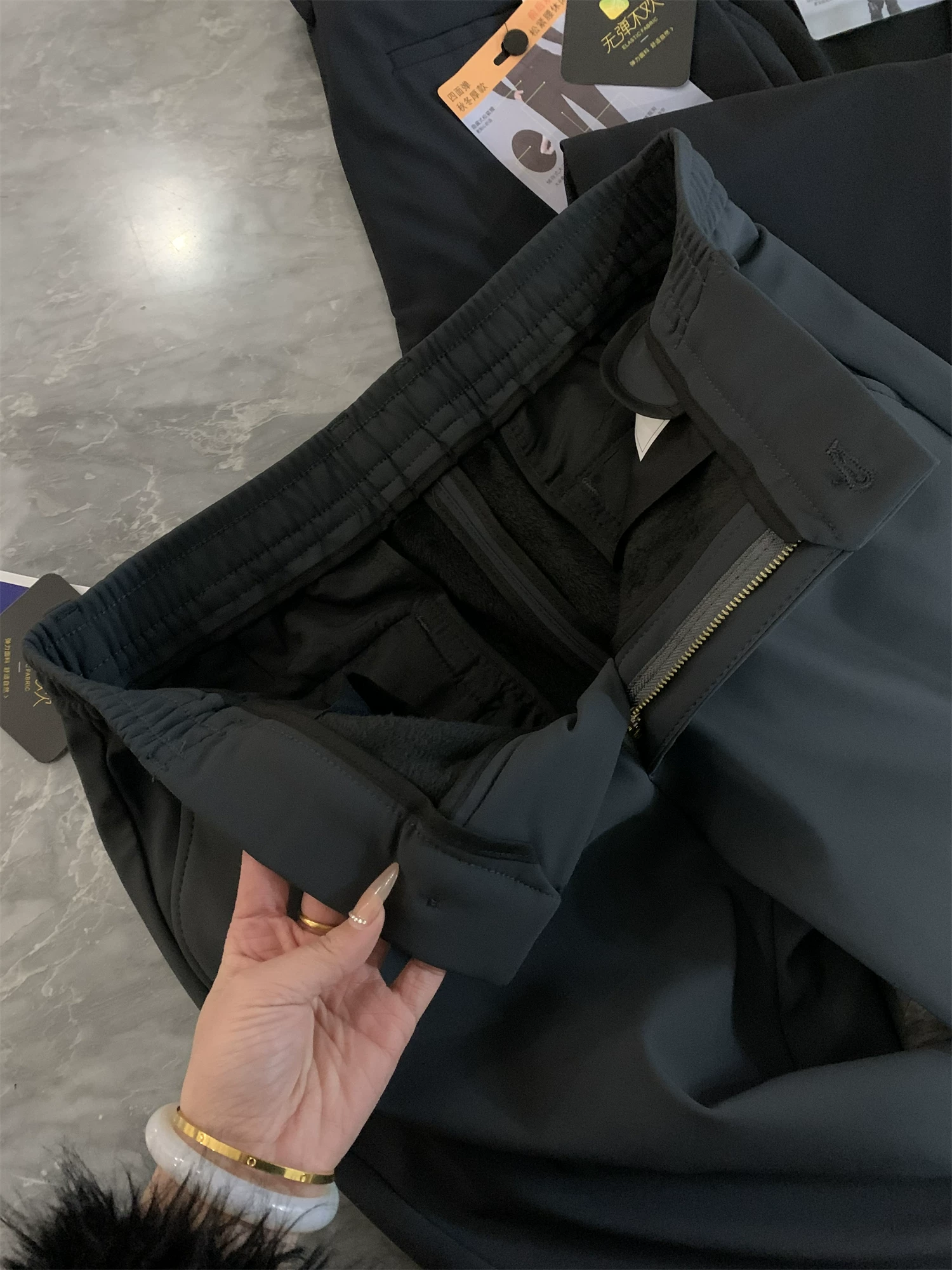 Don Quixote tận hưởng cuộc sống không có căng thẳng! Quần âu nam dáng thẳng, chất liệu kaki, có lớp lót lông cừu, thích hợp cho mùa thu và mùa đông.