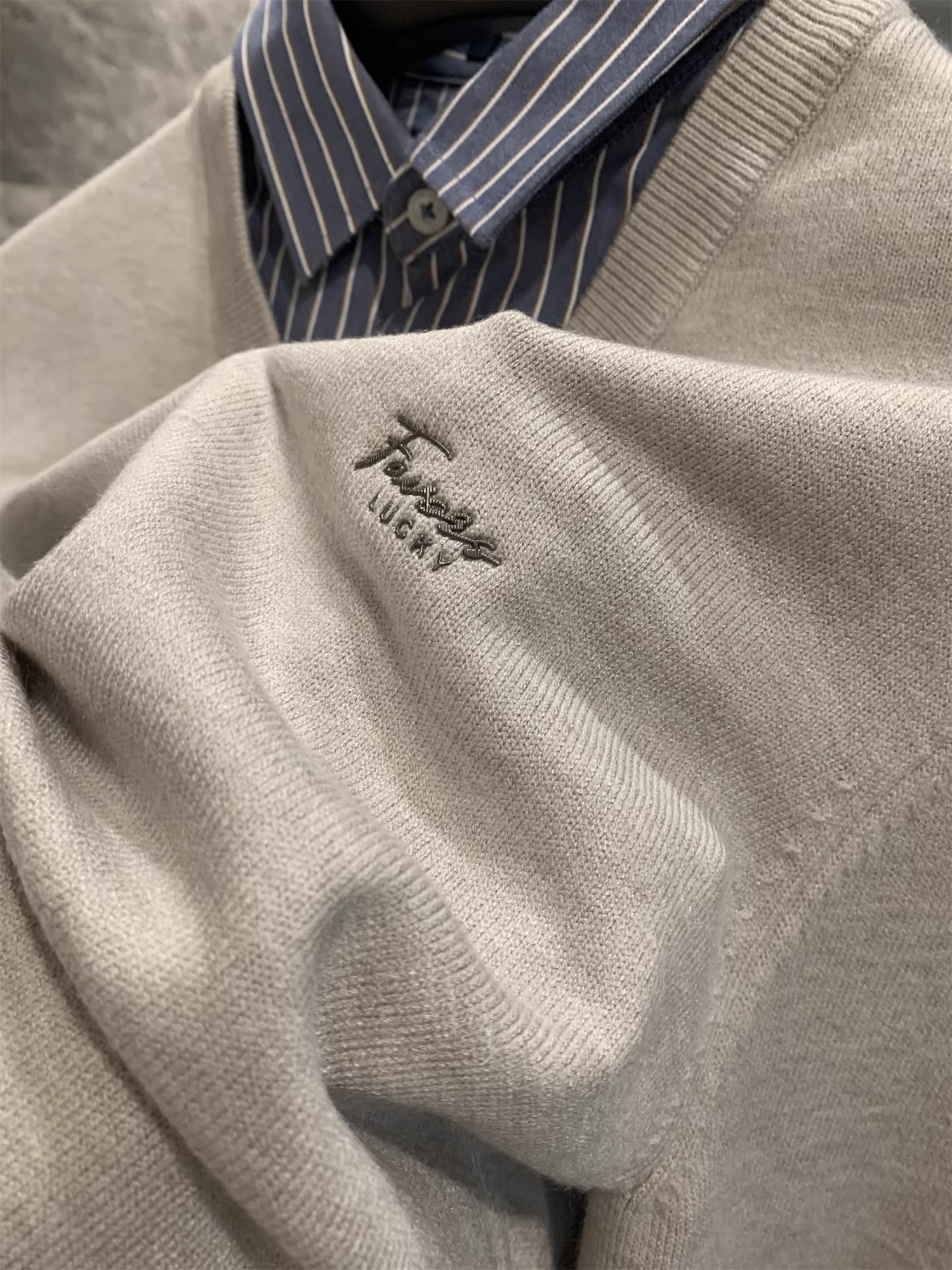 Don Quixote dòng H! Bộ sưu tập giả hai mảnh cổ điển! Áo len dệt kim ấm áp có ve áo dành cho nam mùa thu đông.