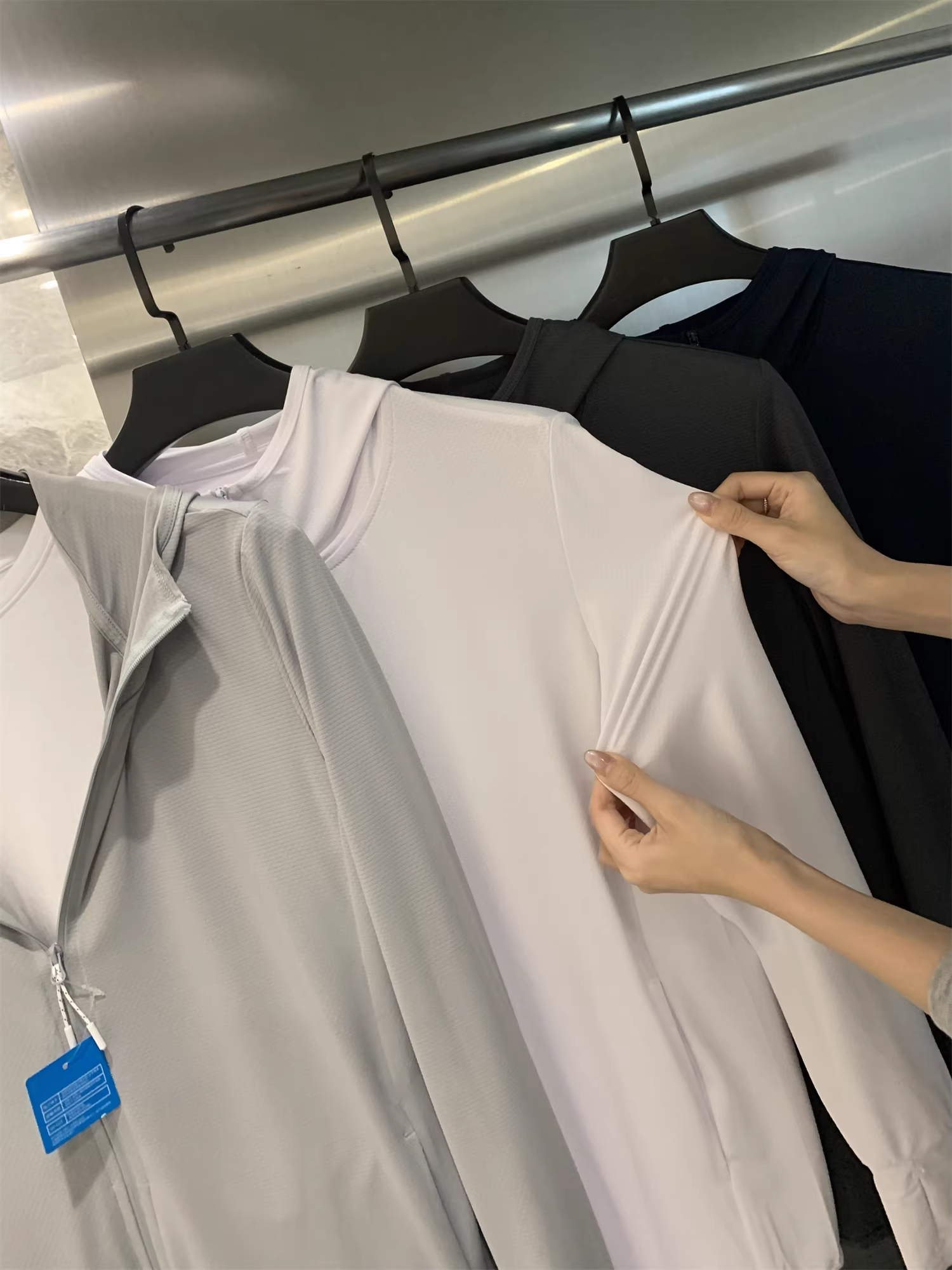 Don Quixote UPF50! Nhẹ và thoáng khí! Quần áo chống nắng có mũ trùm đầu nhẹ mùa hè dành cho nam và nữ, áo khoác da hợp thời trang.