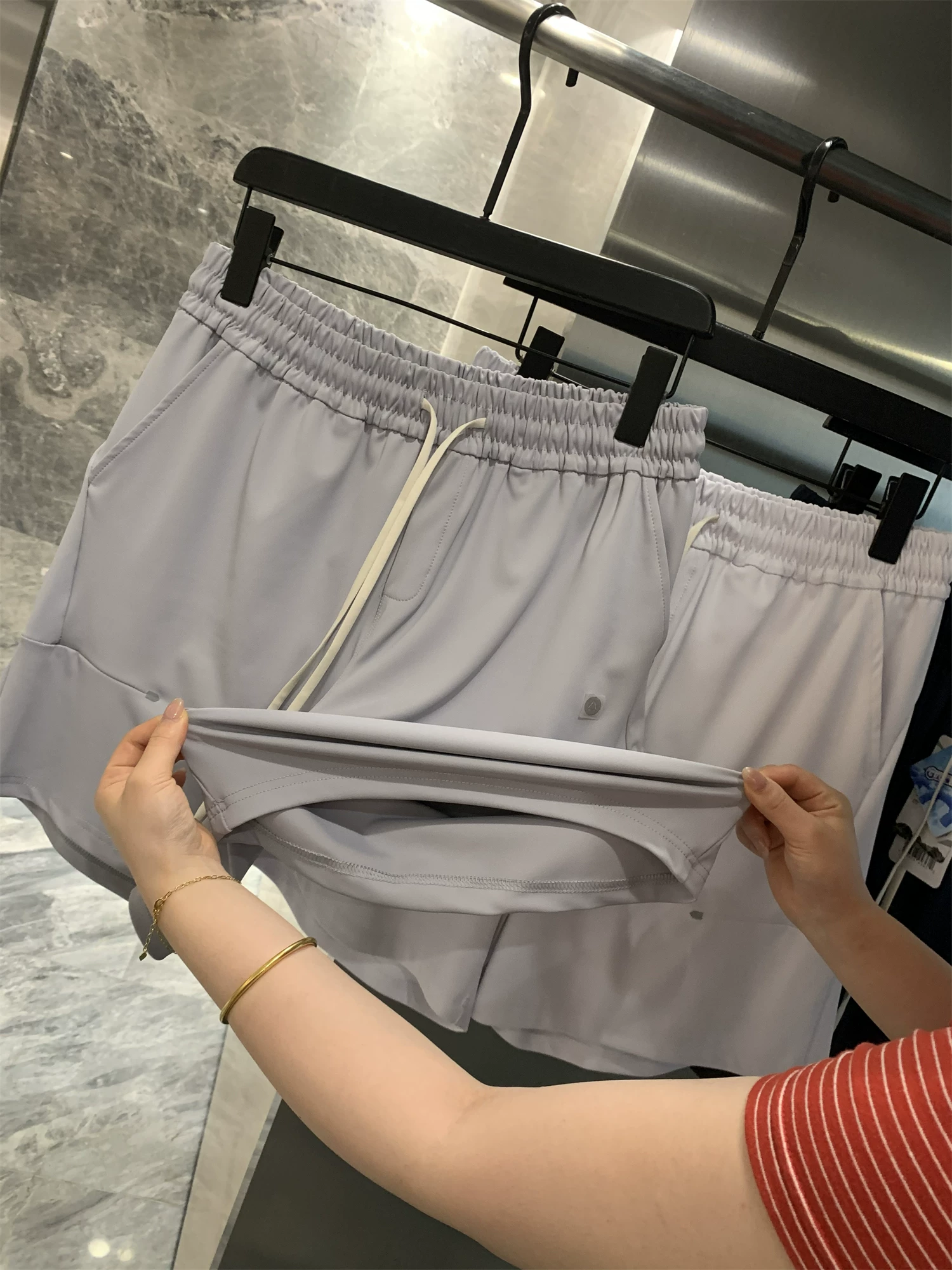 Dòng sản phẩm Don Quixote L rất được ưa chuộng! Quần short thể thao và giải trí ngoài trời mùa hè dành cho nam, thoáng mát, nhanh khô, co giãn cao.