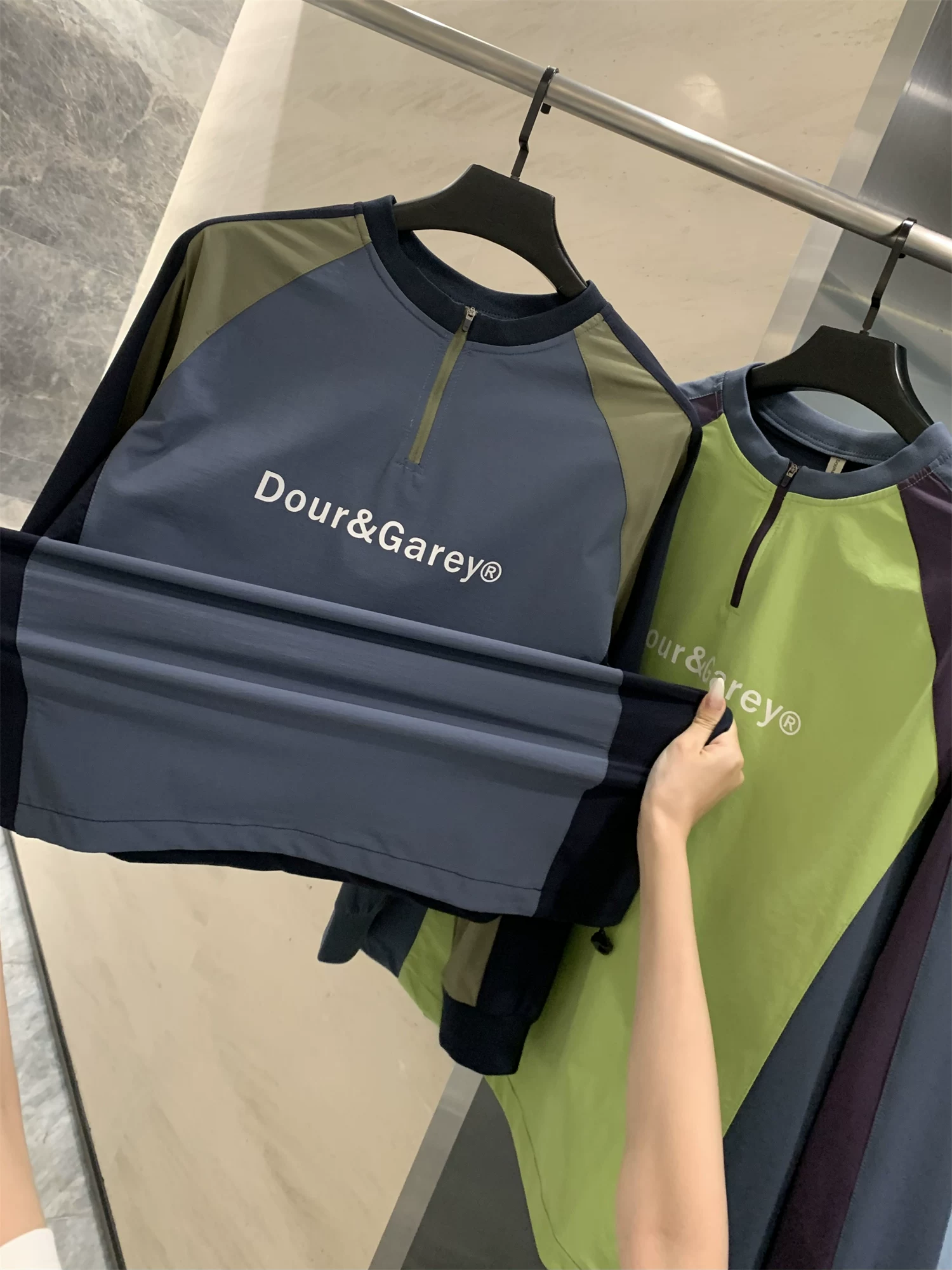 Áo len nam tay raglan phối màu Don Quixote! Áo len nam cổ trụ phối chất liệu, kiểu dáng mới mùa xuân thu.