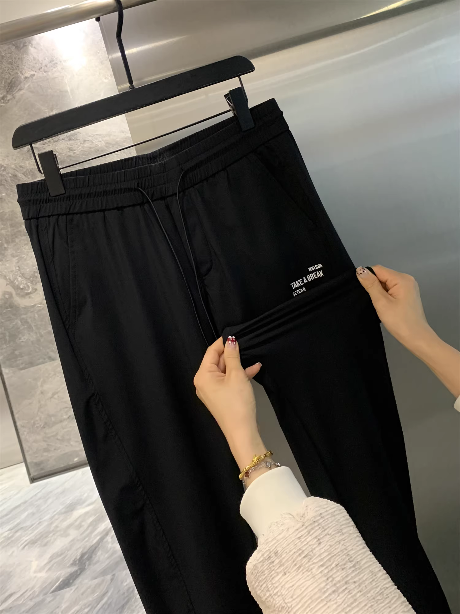 Don Quixote Thoáng mát và sảng khoái! Quần dài nam mùa hè thân thiện với làn da, thoáng khí, màu trơn, lưng thun có dây rút