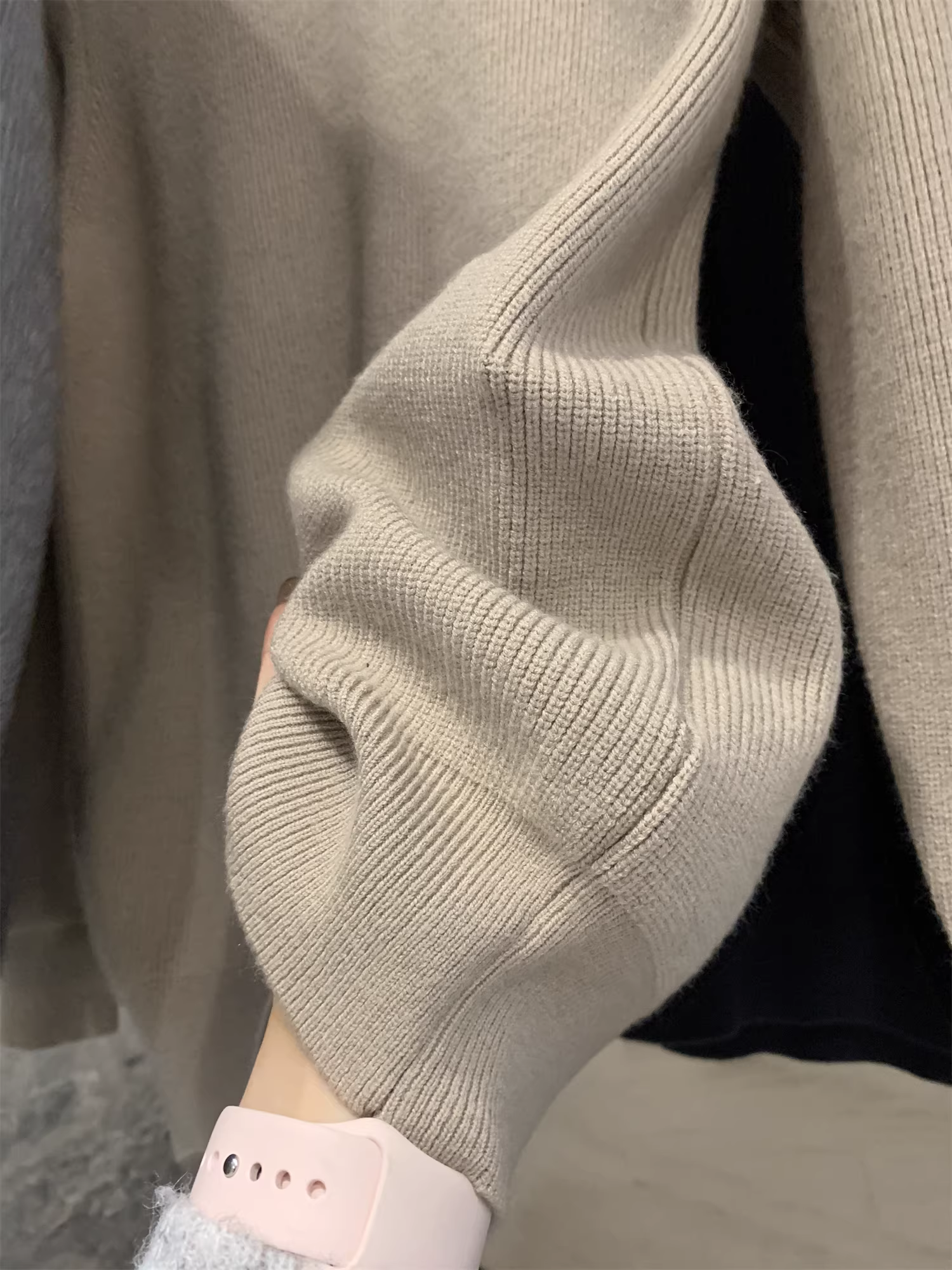 Tủ Don Quixote 598! Ấm áp và tinh tế! Áo len nam màu trơn cổ cao nửa cổ, kiểu dáng thời trang mùa thu đông.