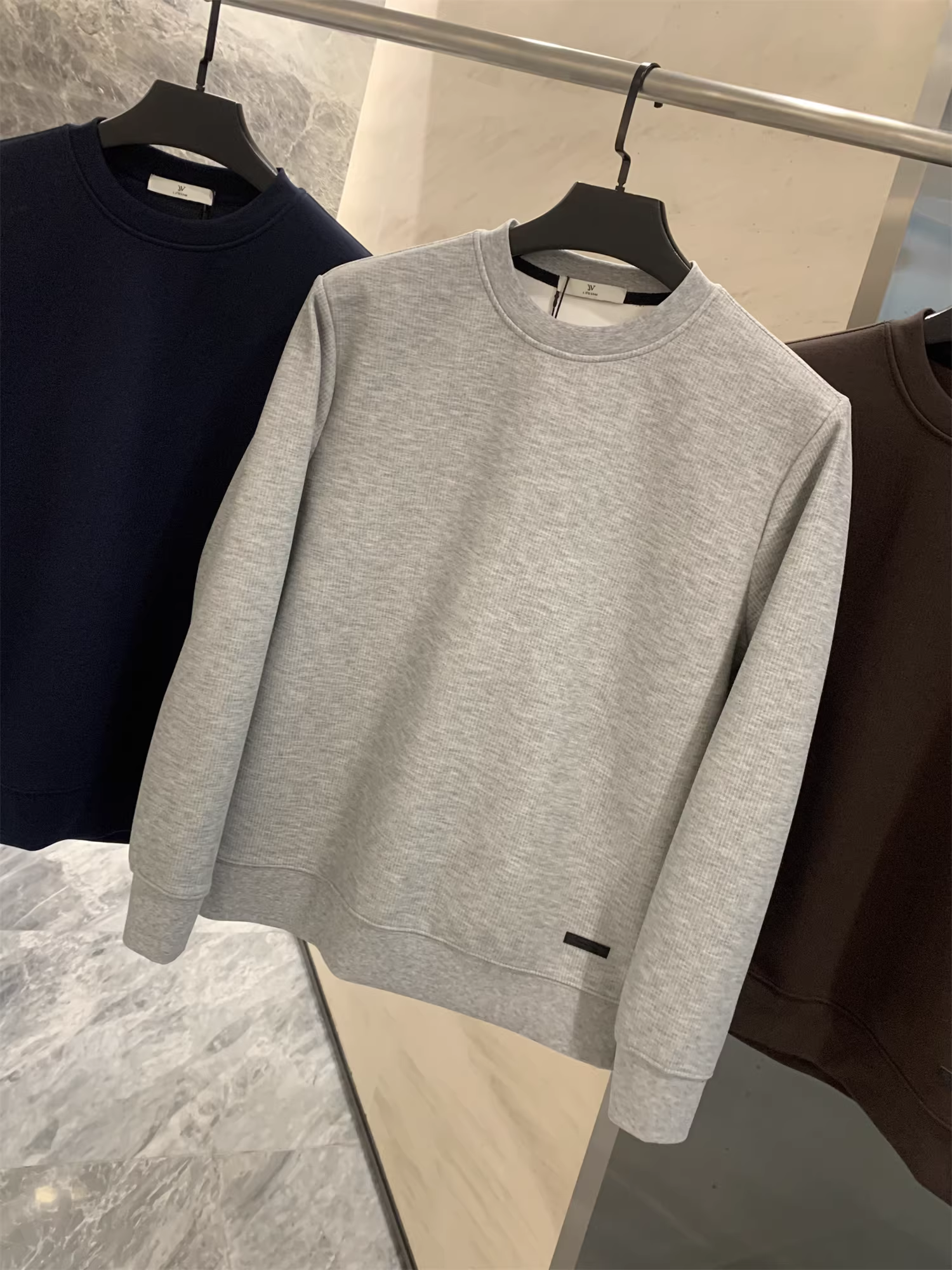 Don Quixote Kết cấu dệt kim hai mặt kiểu Mỹ! Áo len dài tay cổ tròn dáng rộng, màu trơn, lớp nền màu trơn