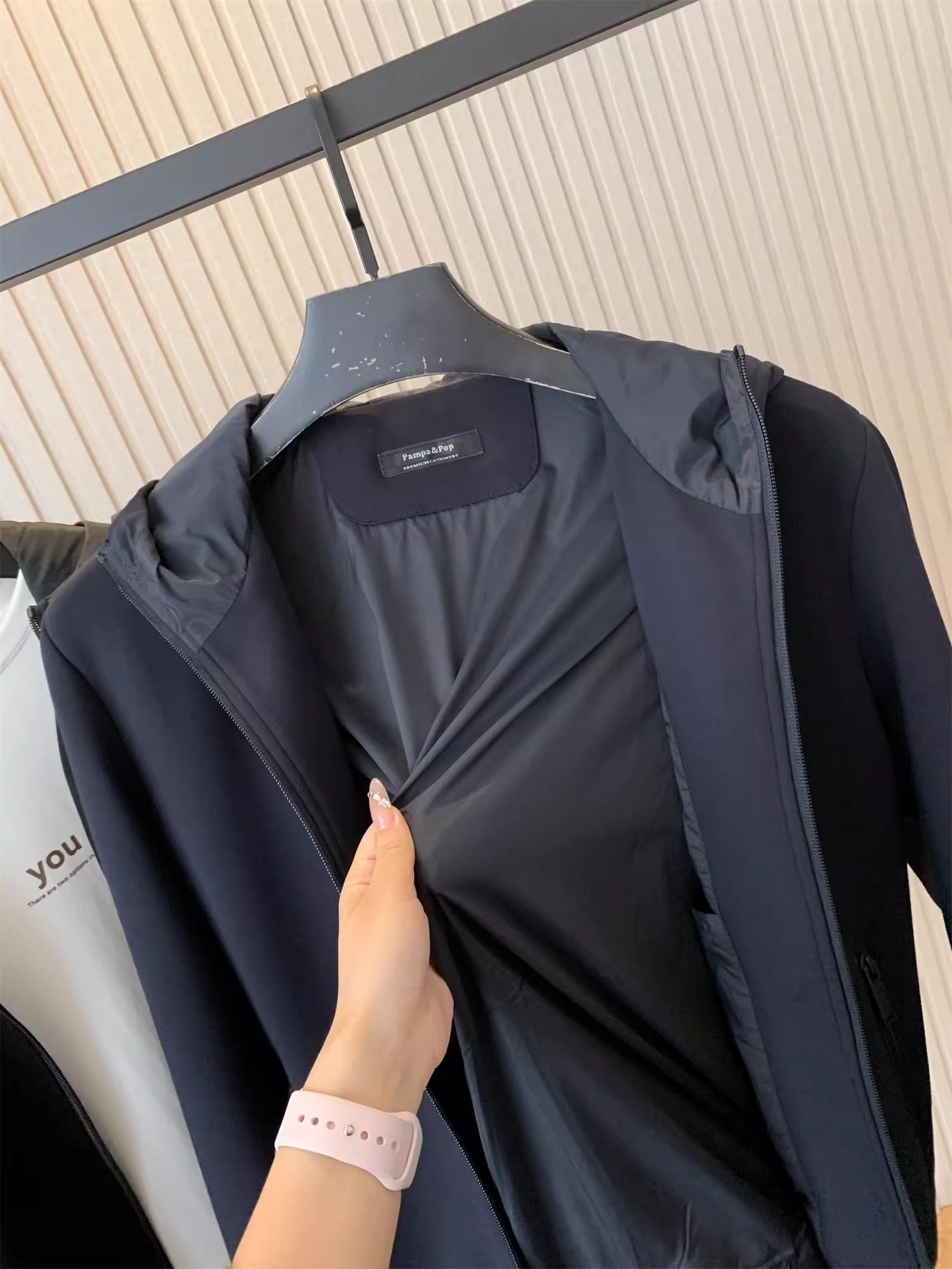 Don Quixote, một thương hiệu cao cấp! Cùng phong cách với dòng P! Áo khoác có mũ trùm đầu dệt kim mùa thu đông, kiểu dáng thời thượng.