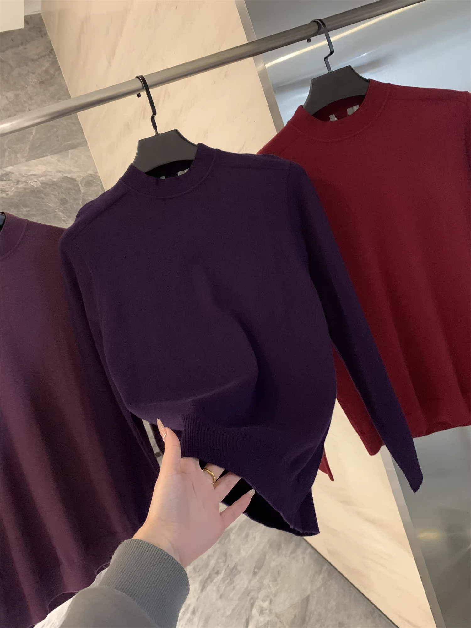 Don Quixote: Hàng chất lượng cao! Áo len nam chất liệu cotton pha, màu trơn, dệt kim mềm mại, thời trang, thích hợp cho mùa thu đông.