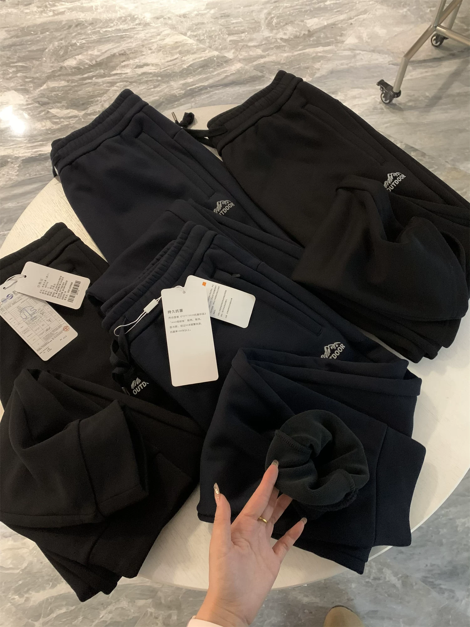 Don Quixote đi mua sắm để đặt hàng! Quần dài dáng rộng có dây thun lót lông cừu mùa thu đông dành cho nam.