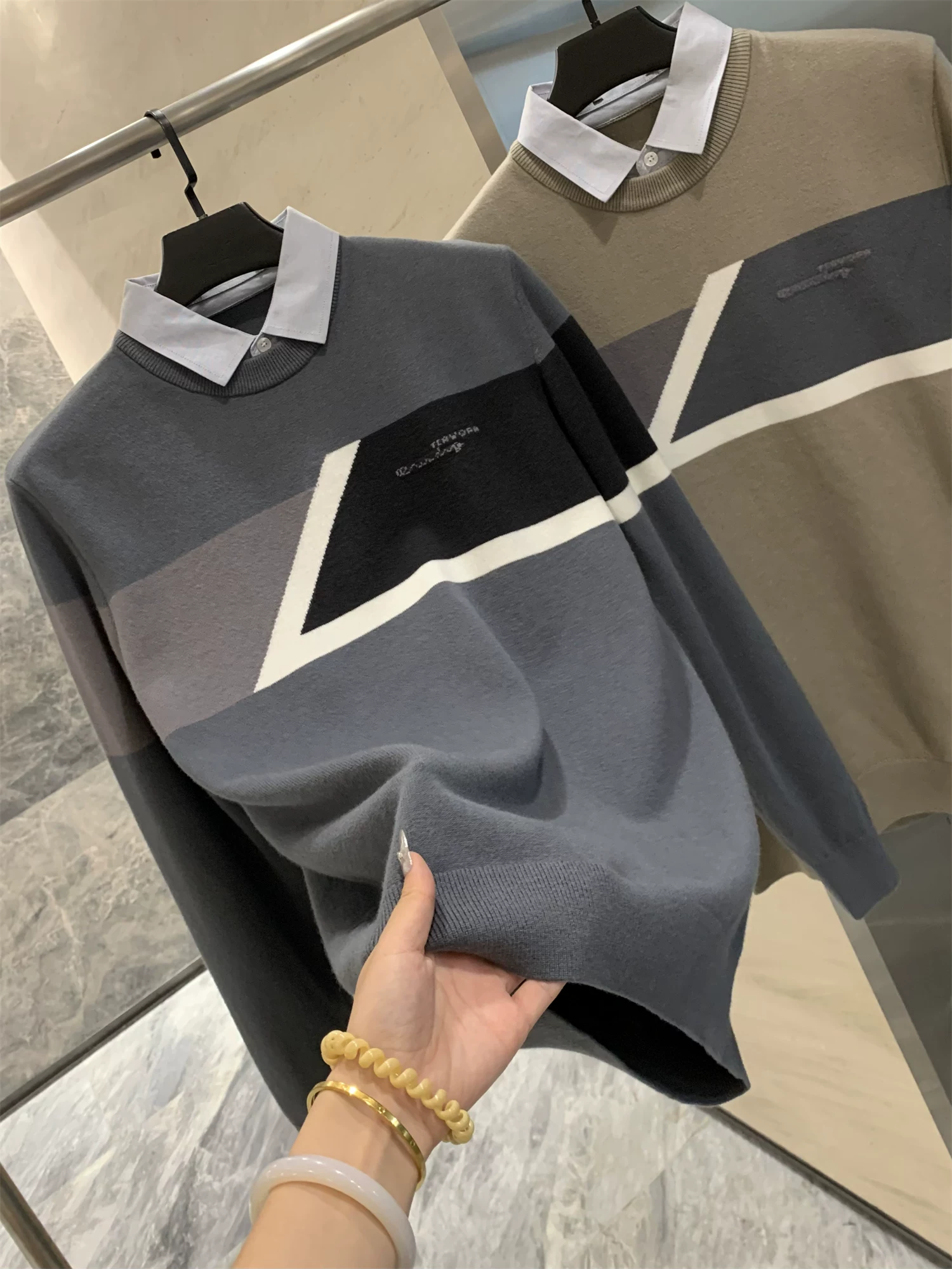 Don Quixote, đồ tốt từ Doujia! Len cừu + chất liệu modal pha trộn! Áo len giả hai mảnh cổ áo phối màu dành cho nam.