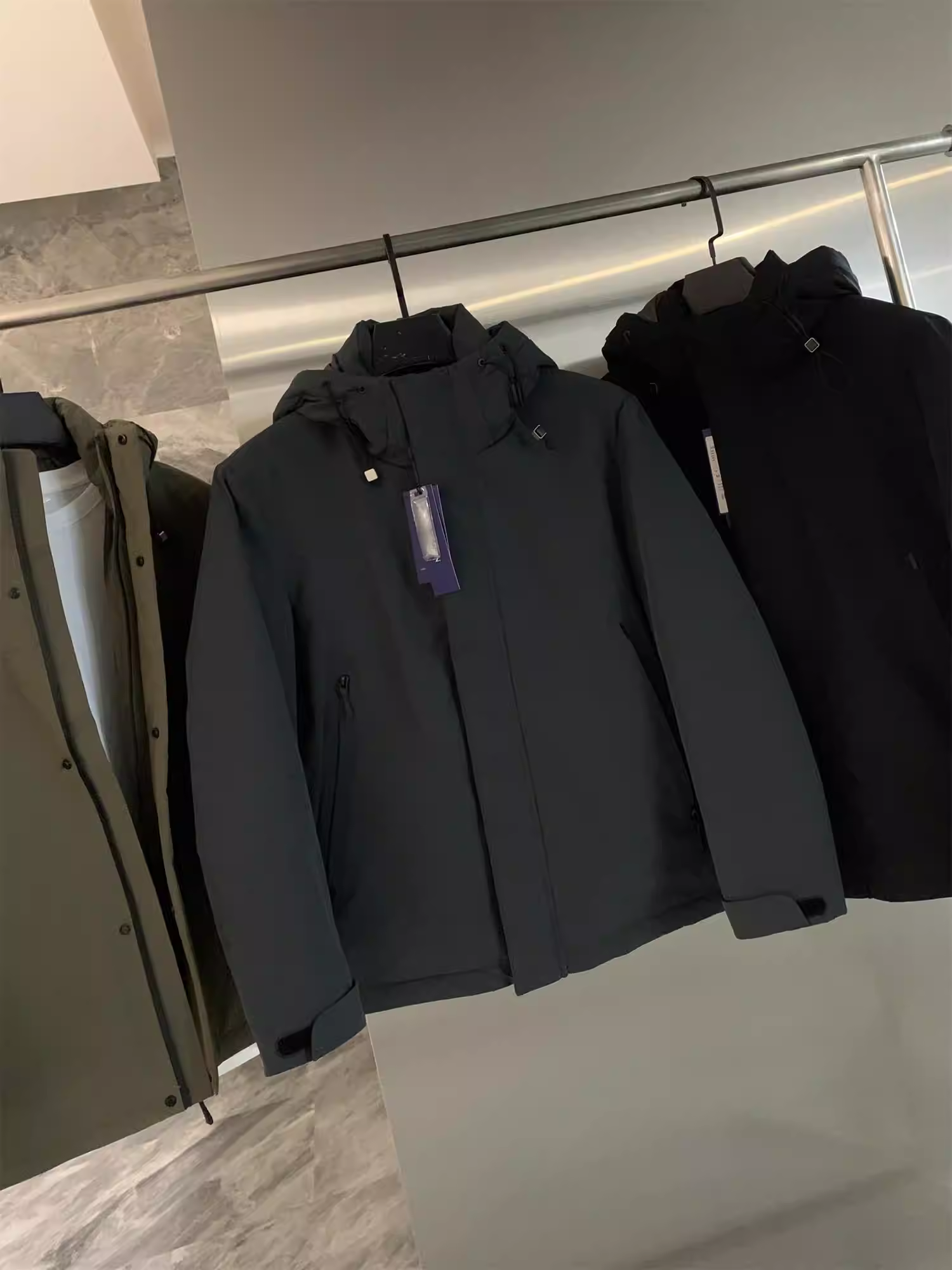 Don Quixote, hàng đầu bảng xếp hạng! Thiết bị ngoài trời cao cấp! Công nghệ chống thấm ba lớp, áo khoác phao có mũ dày dặn và ấm áp.