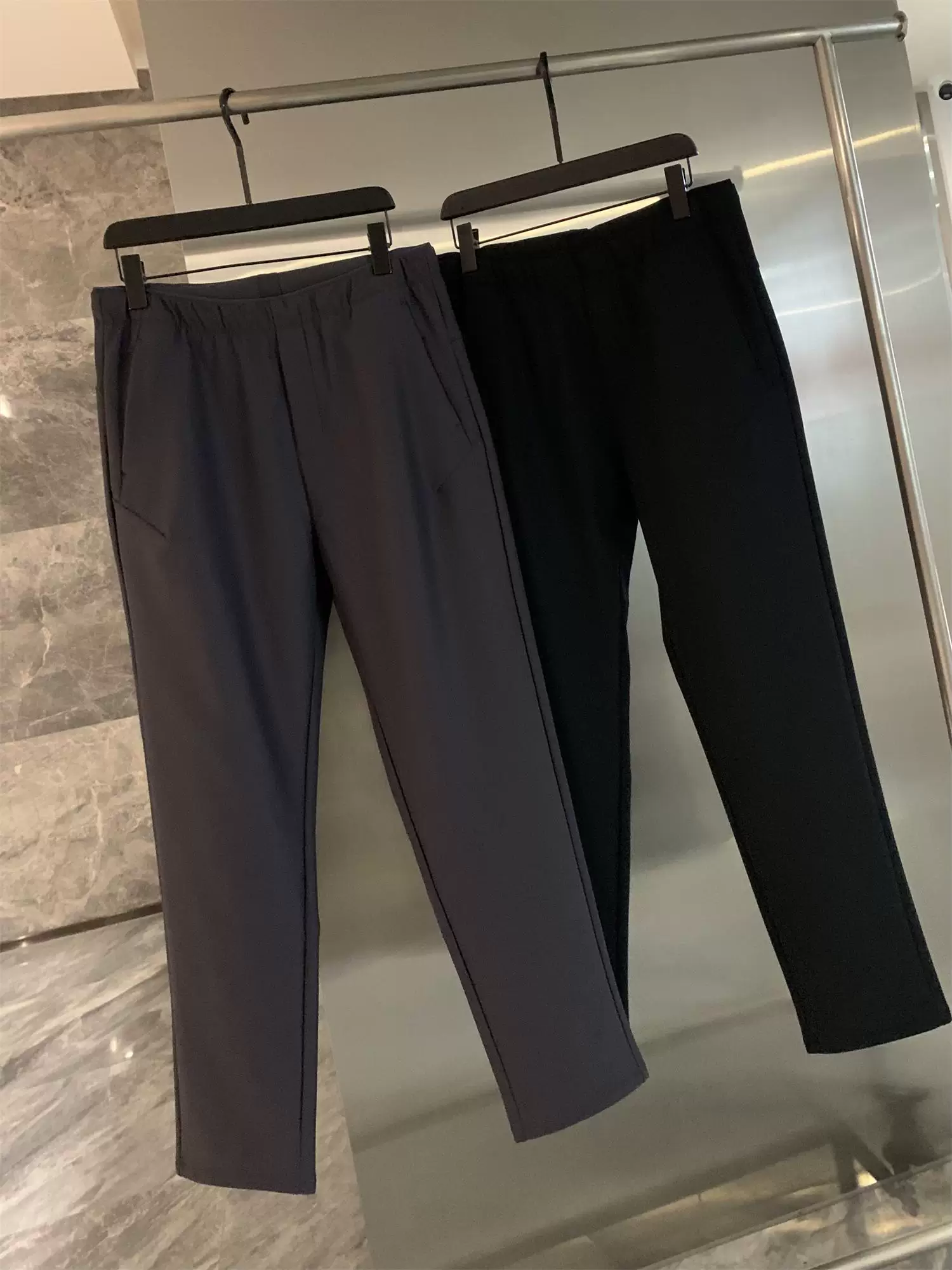 Don Quixote, bền và chống xước! Co giãn bốn chiều! Quần âu nam ống đứng đa năng, lót lông cừu dày dặn, thích hợp cho mùa thu đông.