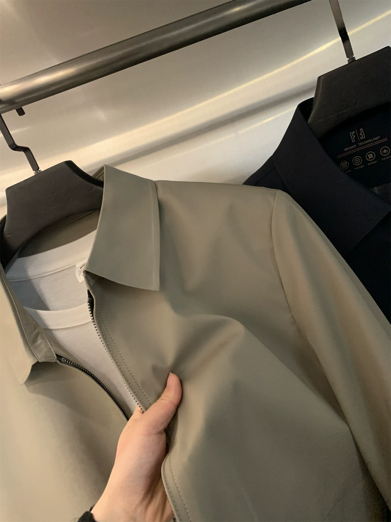 Quản lý kinh doanh Don Quixote! Áo khoác nam nhẹ, chống gió và chống thấm nước, có viền laser.