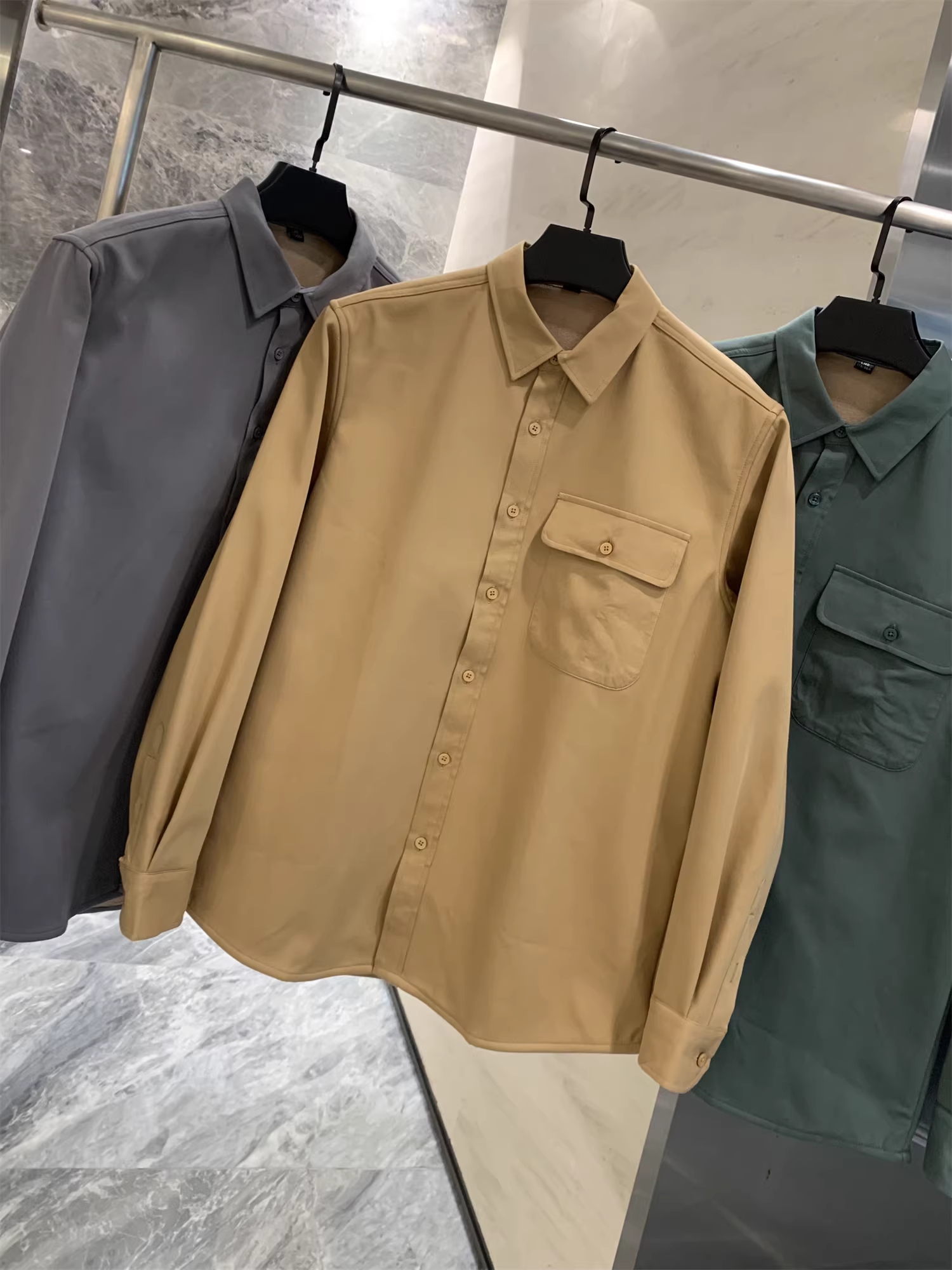 Áo sơ mi nam Don Quixote 100% cotton! Lót lông cừu và dày dặn! Áo sơ mi cổ cao ấm áp, thân thiện với da, thích hợp mặc lớp ngoài cùng với áo khoác ngoài vào mùa thu đông.