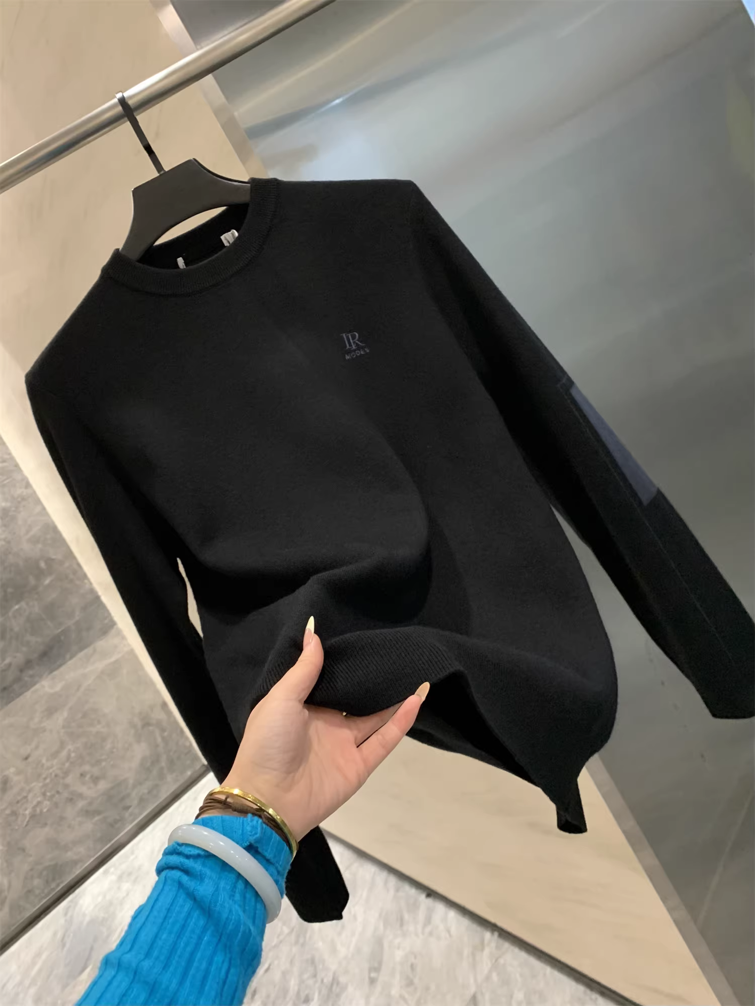 Gia đình Don Quixote! Áo len dệt kim tinh tế! Áo len nam cổ tròn phối màu giữ ấm mùa thu đông.