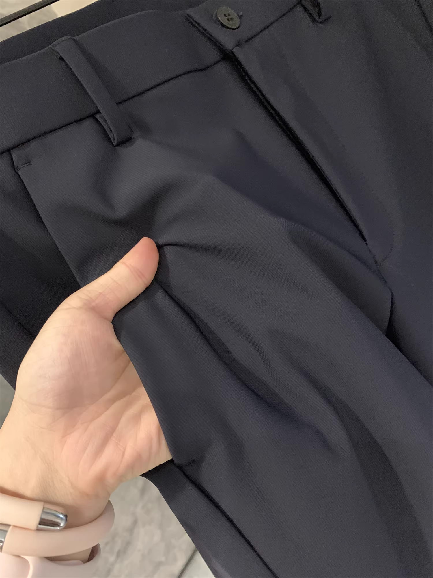 Quần cao cấp của Don Quixote! Chất liệu satin cao cấp, chống nhăn và co giãn tốt! Quần nam đa năng, phong cách thường ngày.