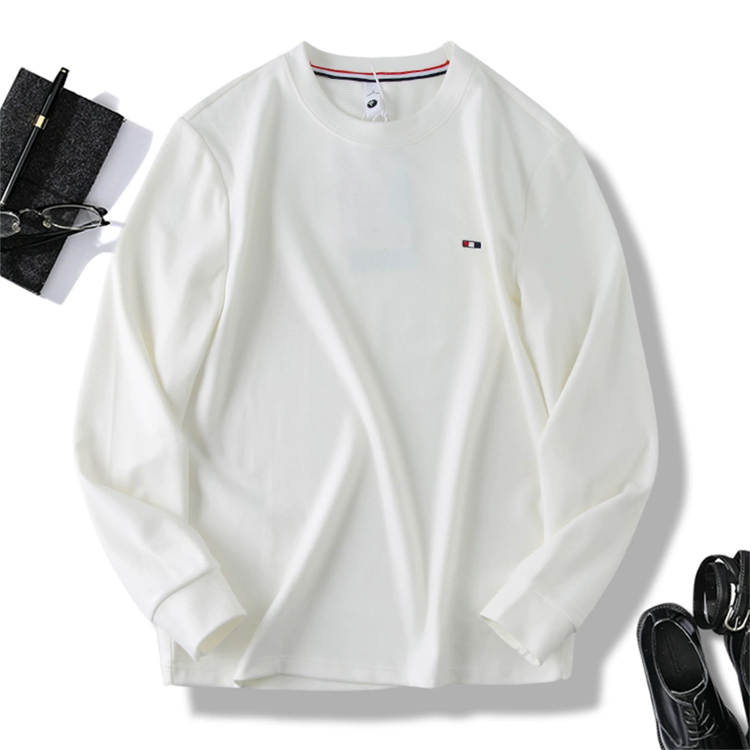 Đồ cần thiết cho mùa Thu/Đông của Don Quixote! Áo thun tự sưởi ấm bằng vải nano! Áo thun cổ tròn thêu họa tiết đa năng mùa Thu/Đông dành cho nam.