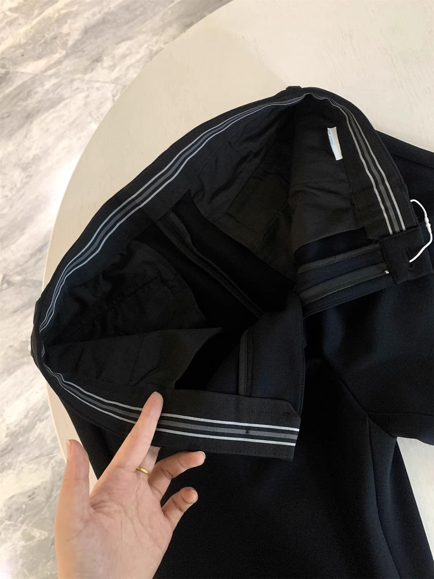 Giảm giá Don Quixote! Giá tủ quần áo chỉ 358! Quần âu nam dáng thẳng, chất liệu mềm mại, co giãn, thích hợp cho công sở.