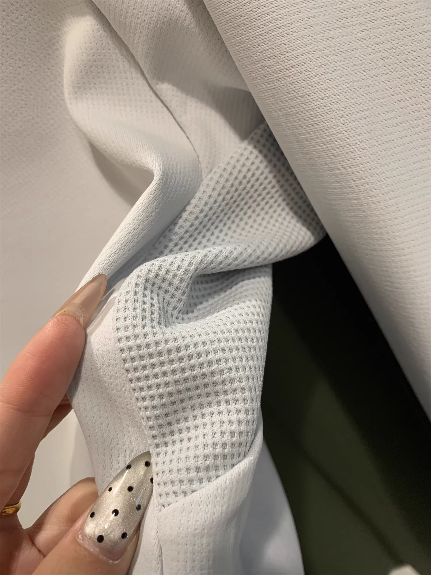 Công nghệ sợi rỗng Don Quixote! Áo thun cổ tròn dài tay đơn giản màu trơn mùa xuân và mùa thu có độ đàn hồi cao dành cho nam