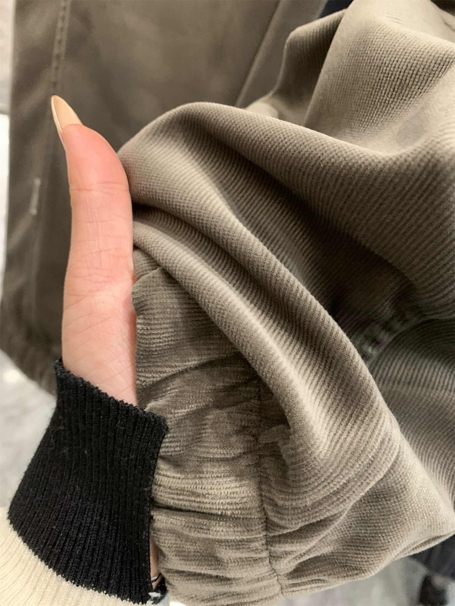 Don Quixote H Lợi ích! Kết cấu vải gân! Quần thể thao và quần dài có dây rút mềm mại và tinh tế dành cho nam giới trong mùa thu và mùa đông.