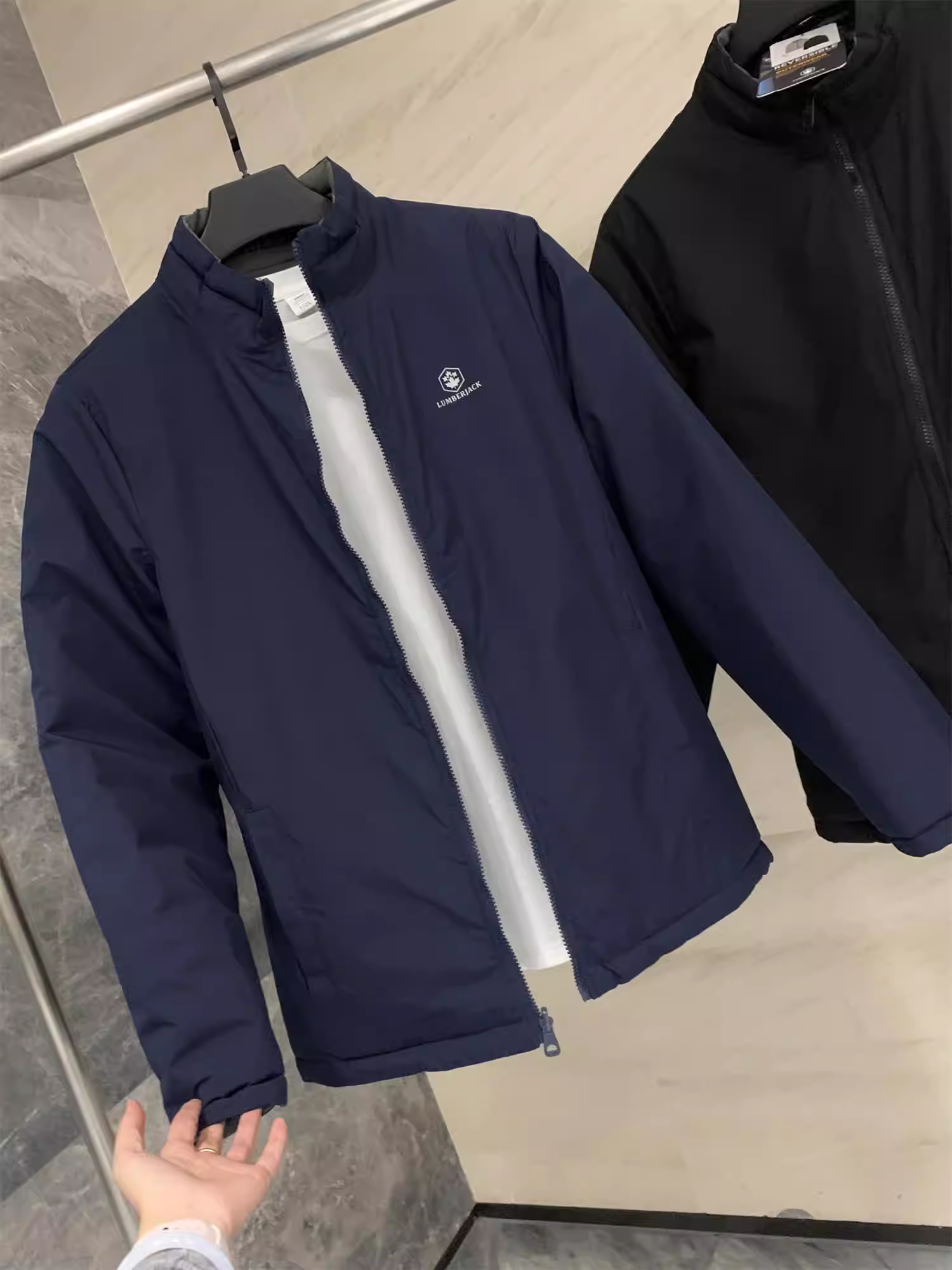 Don Quixote - Sự kết hợp giữa phong cách Ý và sự sang trọng nhẹ nhàng! Dòng sản phẩm có thể đảo ngược! Áo khoác cotton có cổ đứng, chống thấm nước và gió, có thể đảo mặt, thích hợp cho mùa thu và mùa đông.