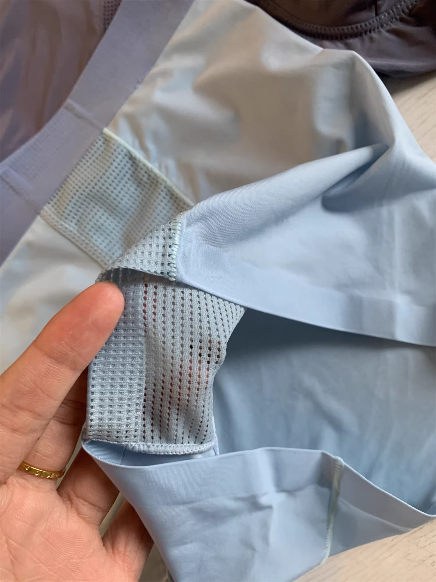 Don Quixote, một hộp gồm ba đôi! Chất liệu lụa pha! Quần lót nam thoáng mát, liền mạch, co giãn.