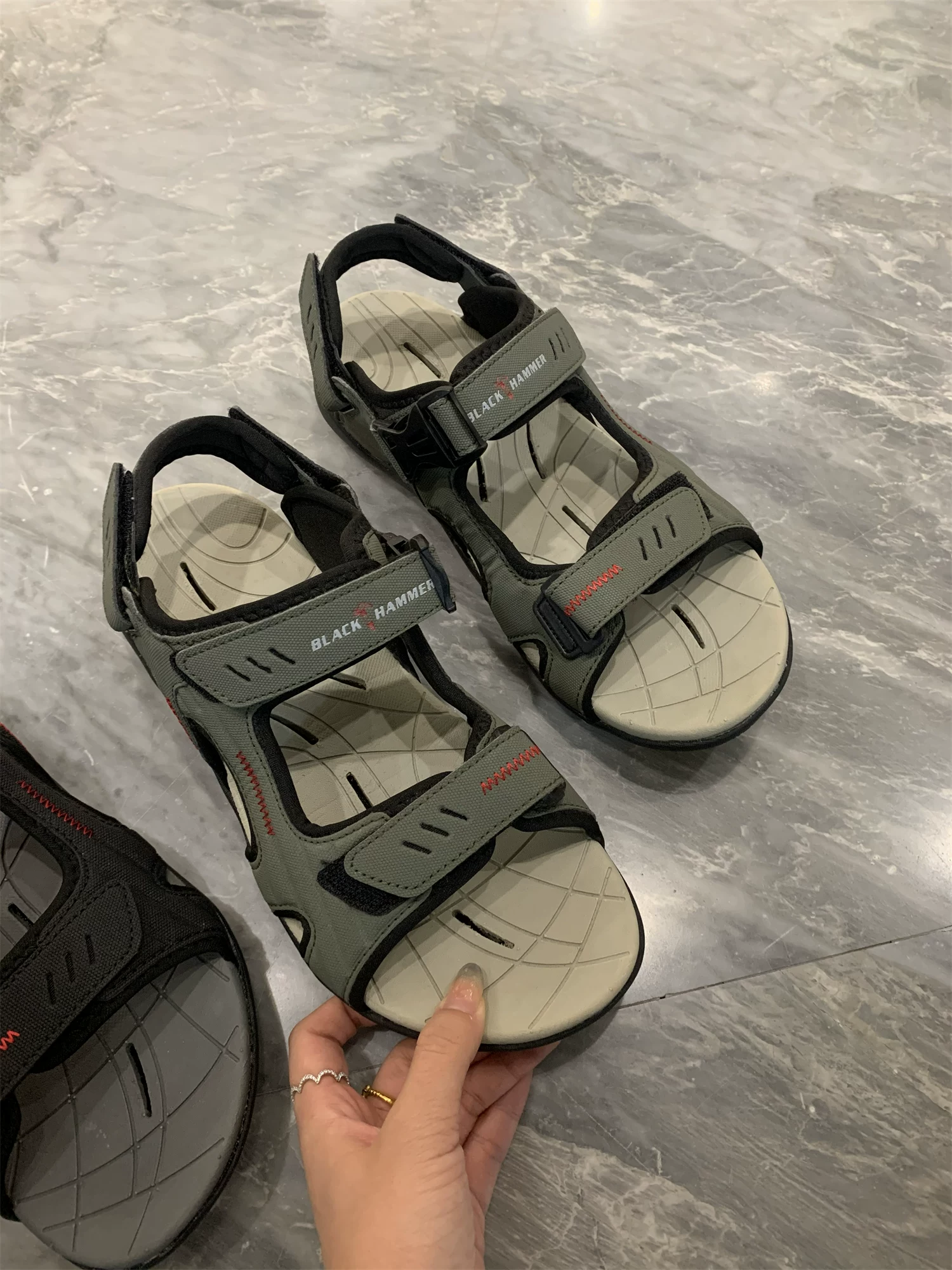 Công nghệ nhẹ nhàng của Don Quixote! Dây dán bốn lớp! Dép thể thao và giải trí đa năng dành cho nam giới ngoài trời, hợp thời trang.