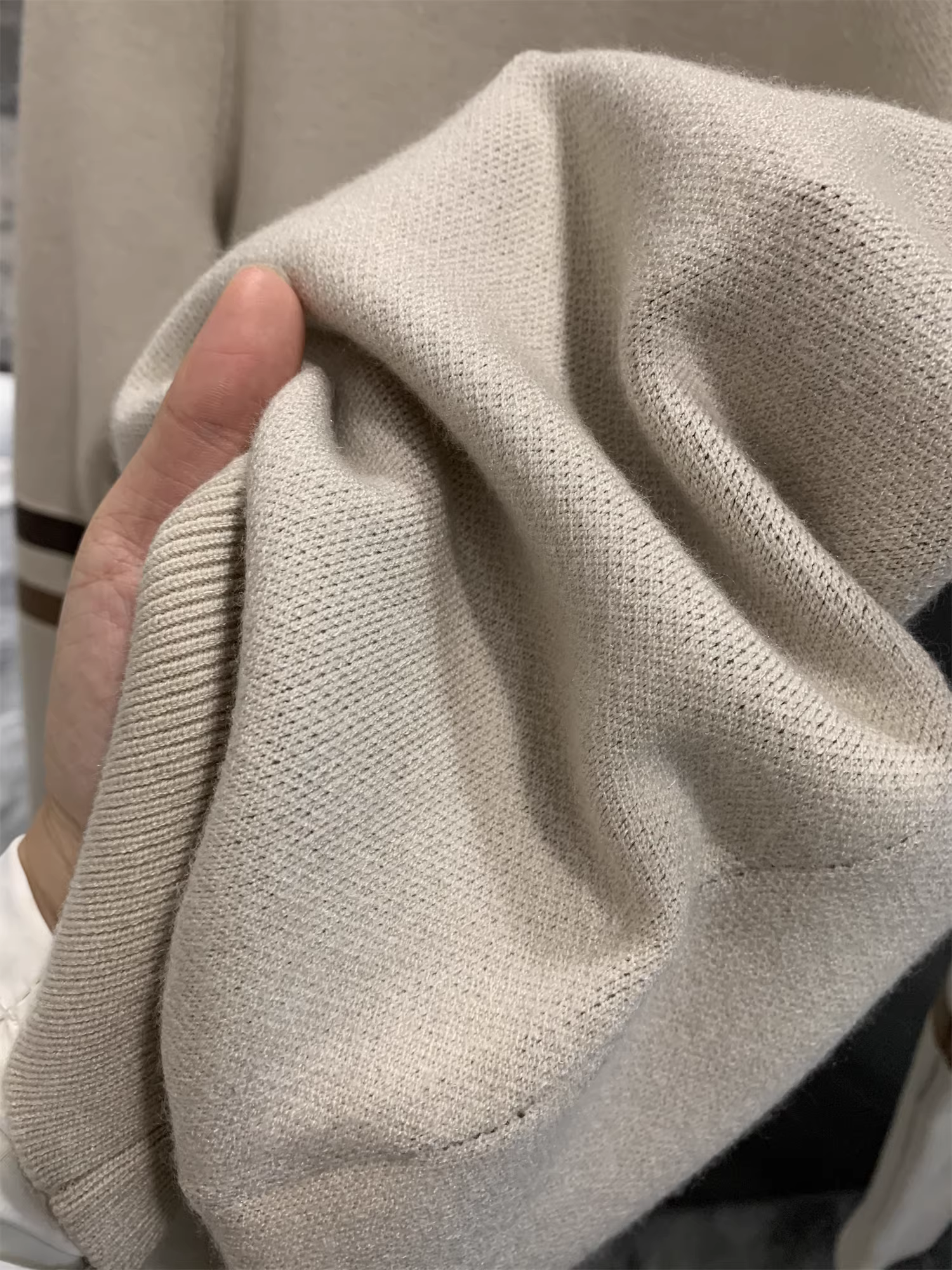 Ưu điểm của bộ sưu tập Don Quixote Sea! Mềm mại và thân thiện với làn da! Áo len dệt kim cổ tròn, chất dày giữ ấm mùa thu đông.