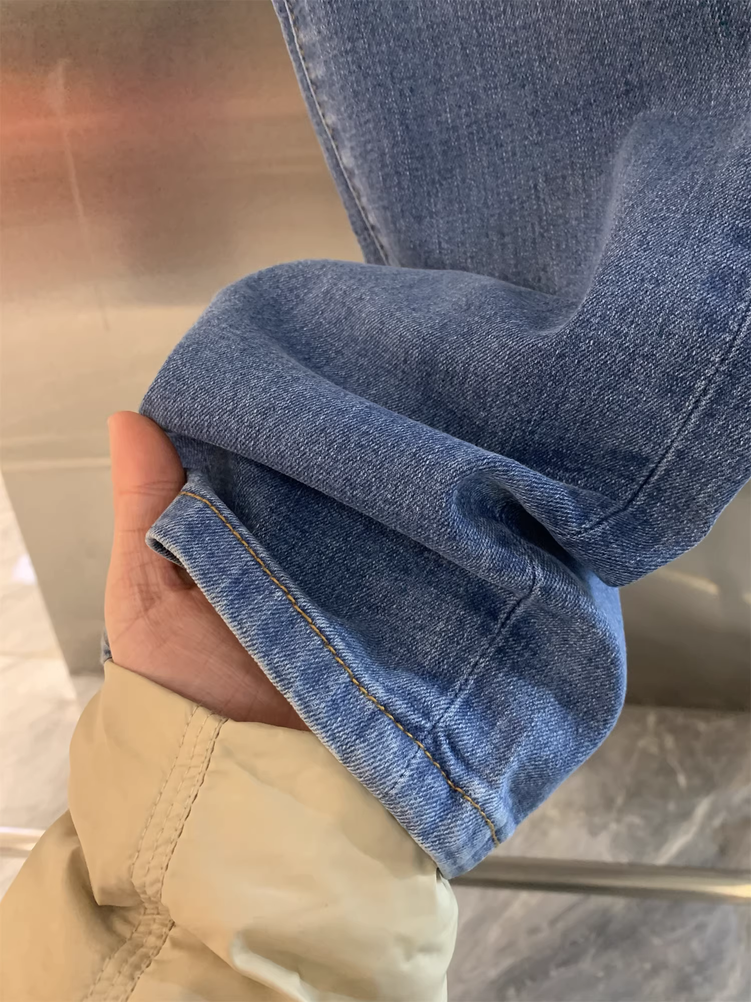 Ưu đãi đặc biệt Don Quixote! Quần jean nam chất liệu thoáng mát, dễ giặt, kiểu dáng xuề xòa, màu phai nhẹ, thích hợp cho mùa hè.