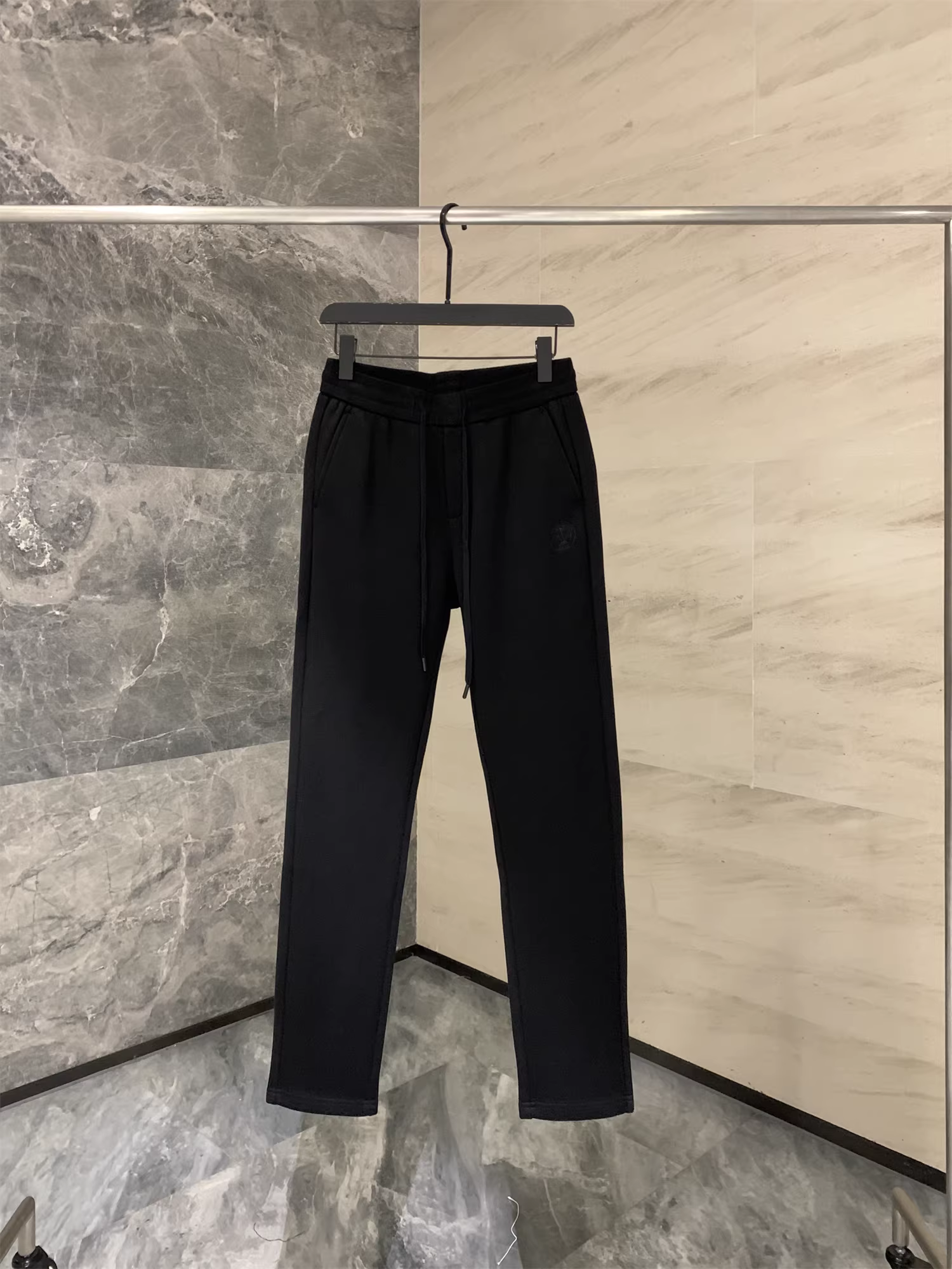 Don Quixote, một chiếc dành cho mùa đông! Có lớp lót lông cừu và dày dặn! Quần âu nam ống đứng lưng thun co giãn, thời trang mùa thu đông.