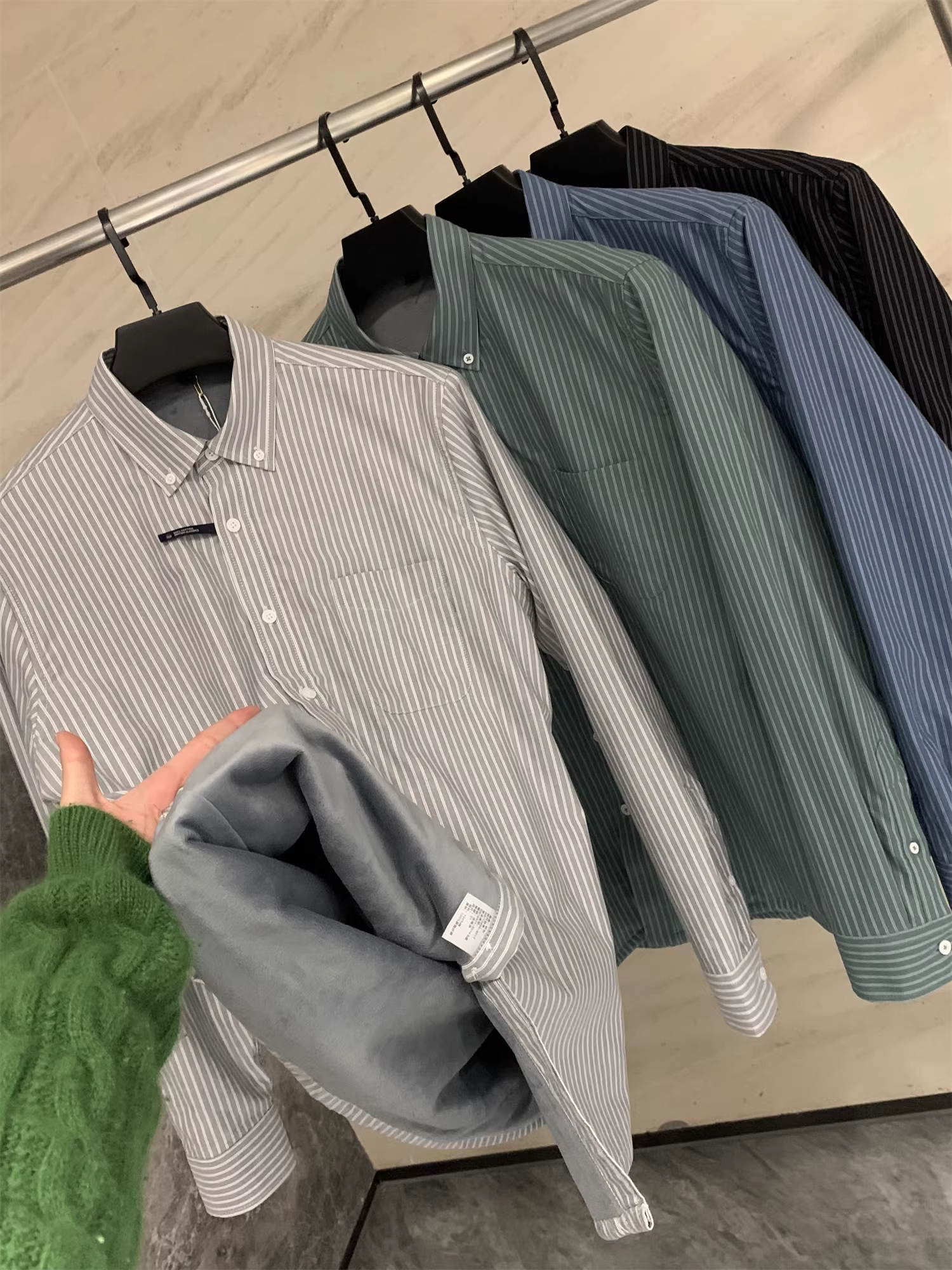 Đơn đặt hàng của công ty Don Quixote ODM! Quần áo may sẵn đã được giặt sạch! Áo sơ mi dài tay kẻ sọc dày dặn, lót lông cừu, cổ trụ, thời trang mùa thu đông.