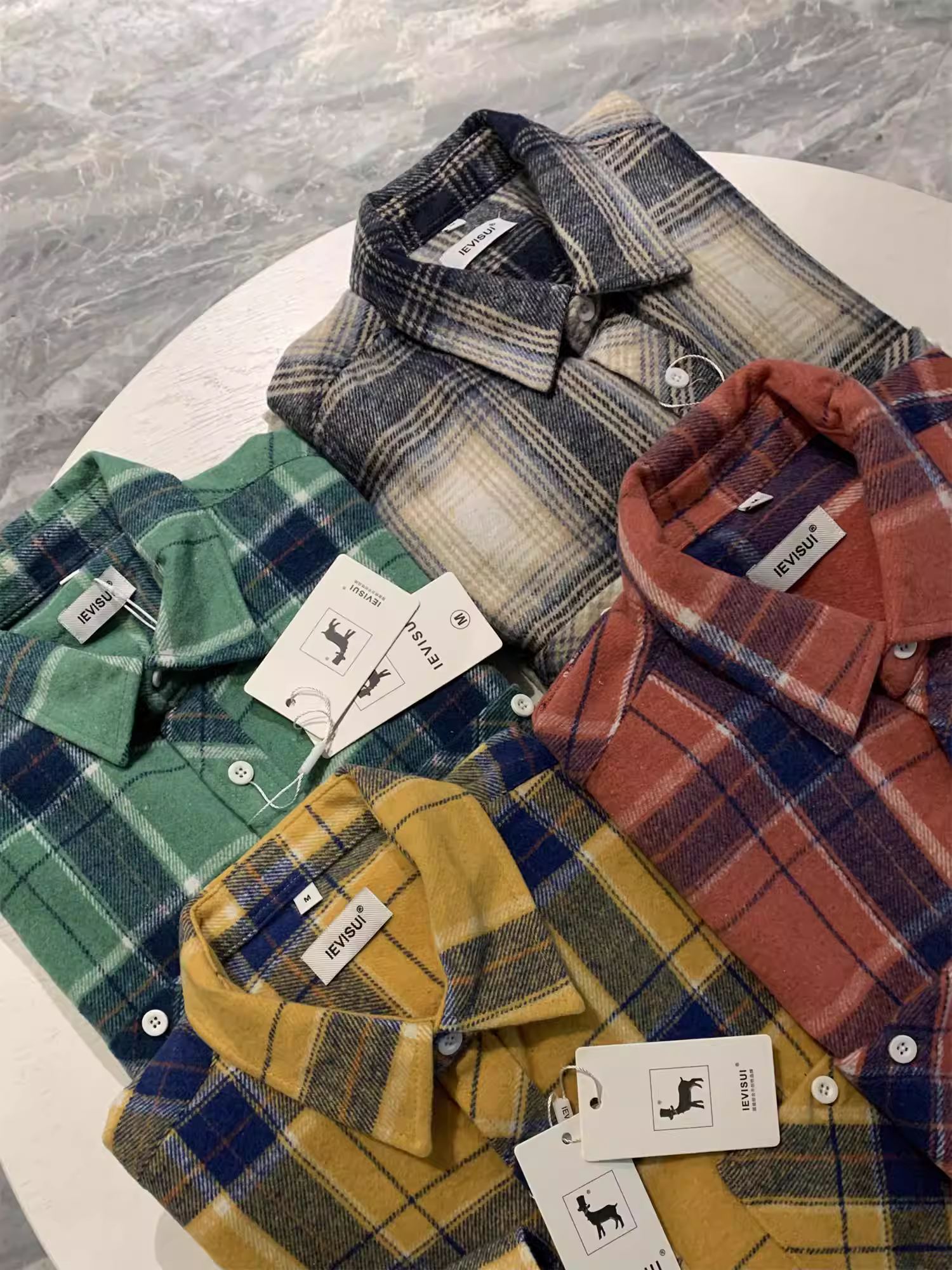 Những người đam mê kẻ sọc Don Quixote, hãy tham gia! Áo sơ mi dài tay kẻ sọc mềm mại, dày dặn, đa năng, thân thiện với làn da mùa thu đông dành cho nam giới.