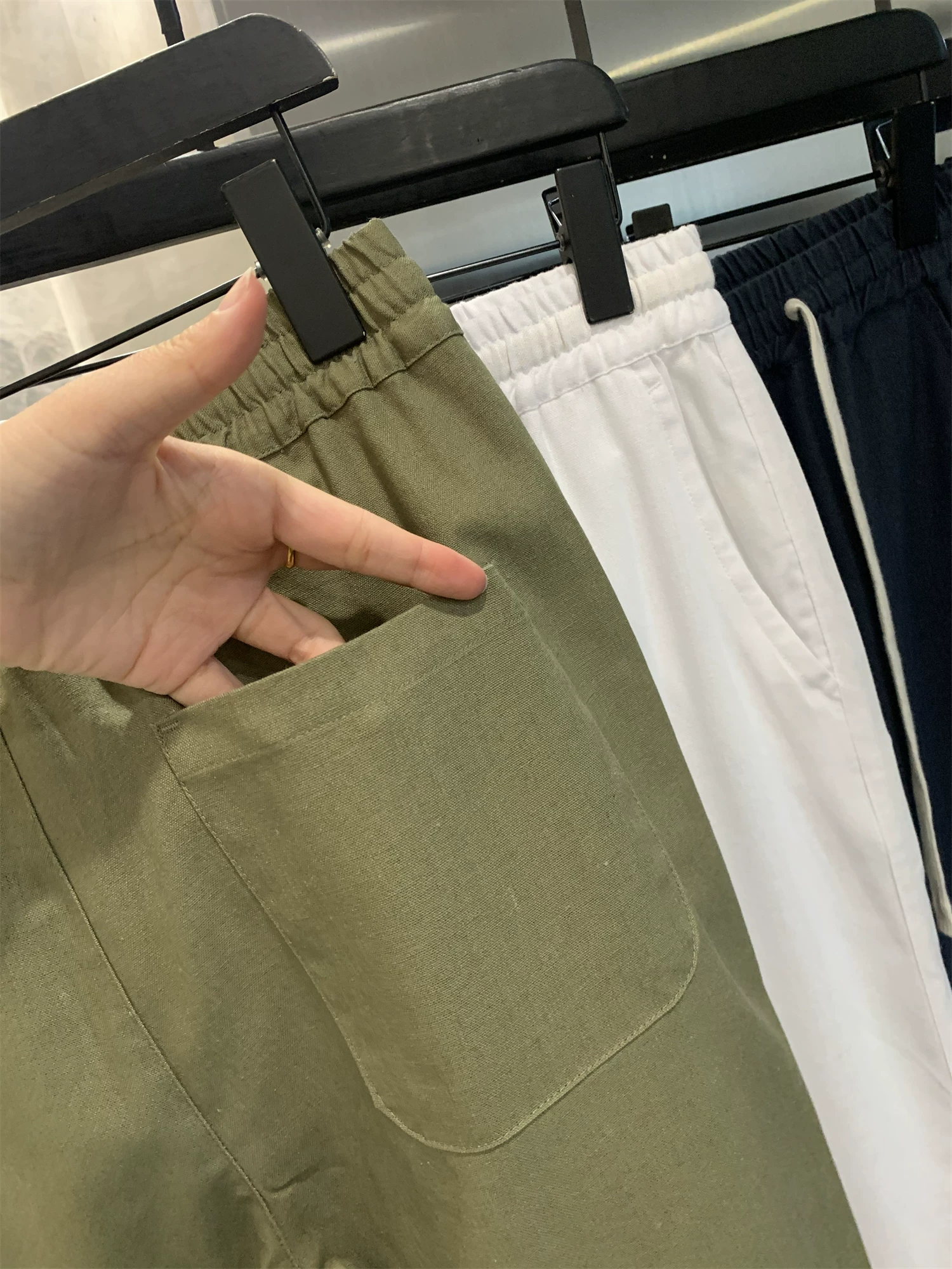 Quần âu nam chất liệu thoáng khí Don Quixote! Kết hợp cotton và vải lanh! Quần ống đứng lưng thun co giãn, thoáng khí và thấm hút mồ hôi.