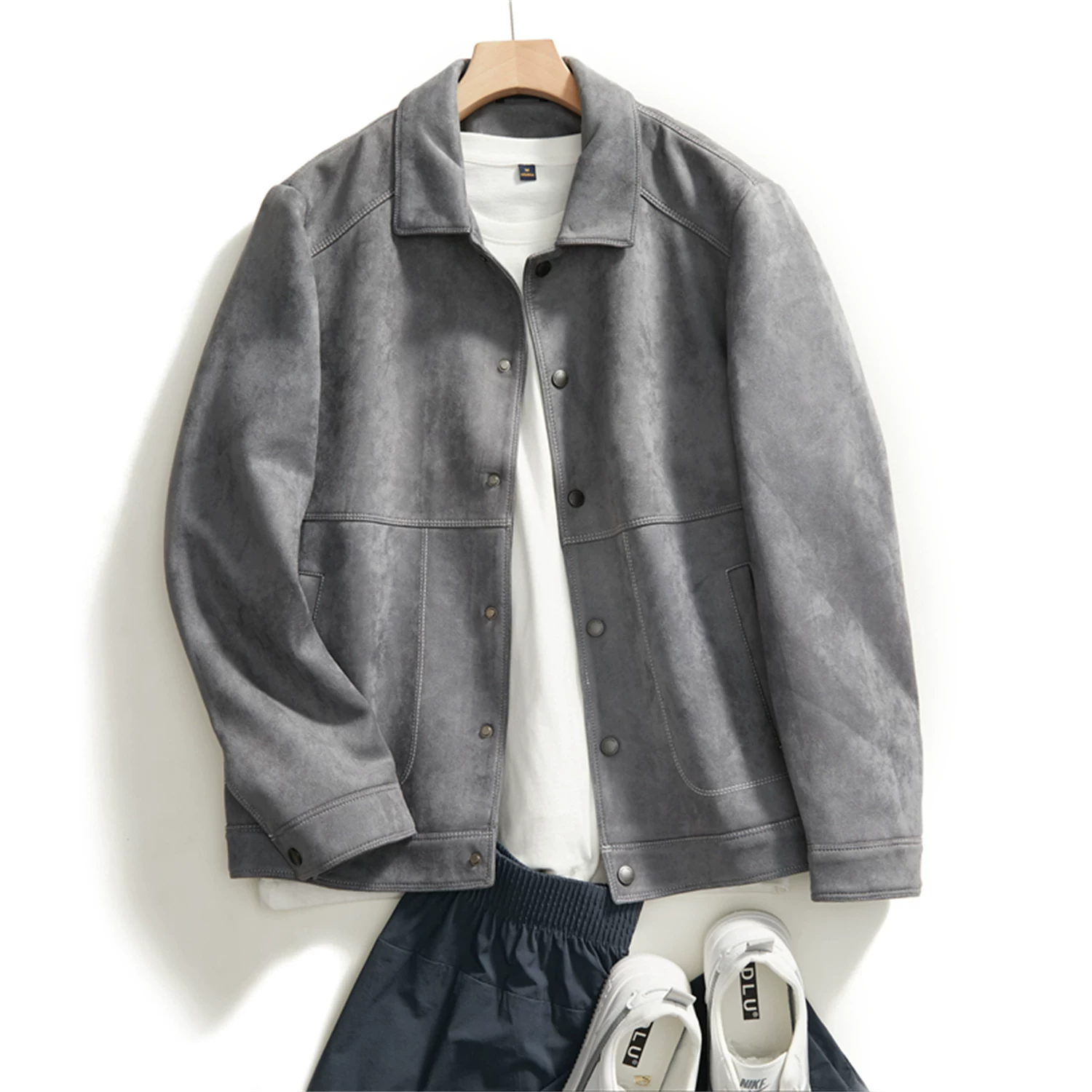 Đơn đặt hàng của công ty Don Quixote ODM! Chất liệu da lộn cao cấp! Áo khoác nam dáng thẳng, cổ trụ, phong cách thường ngày mùa xuân.