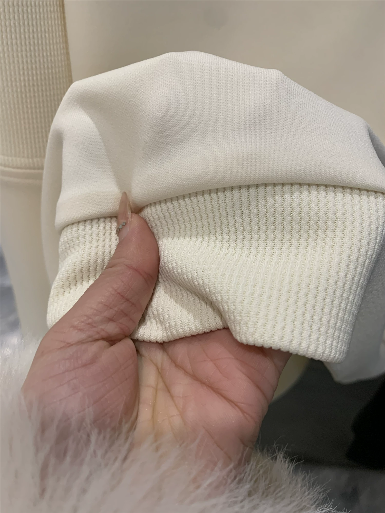 Phiên bản thiết kế Don Quixote! Áo len cổ tròn đa năng màu trơn, phối màu chắp vá mùa xuân, tinh tế và mềm mại dành cho nam.