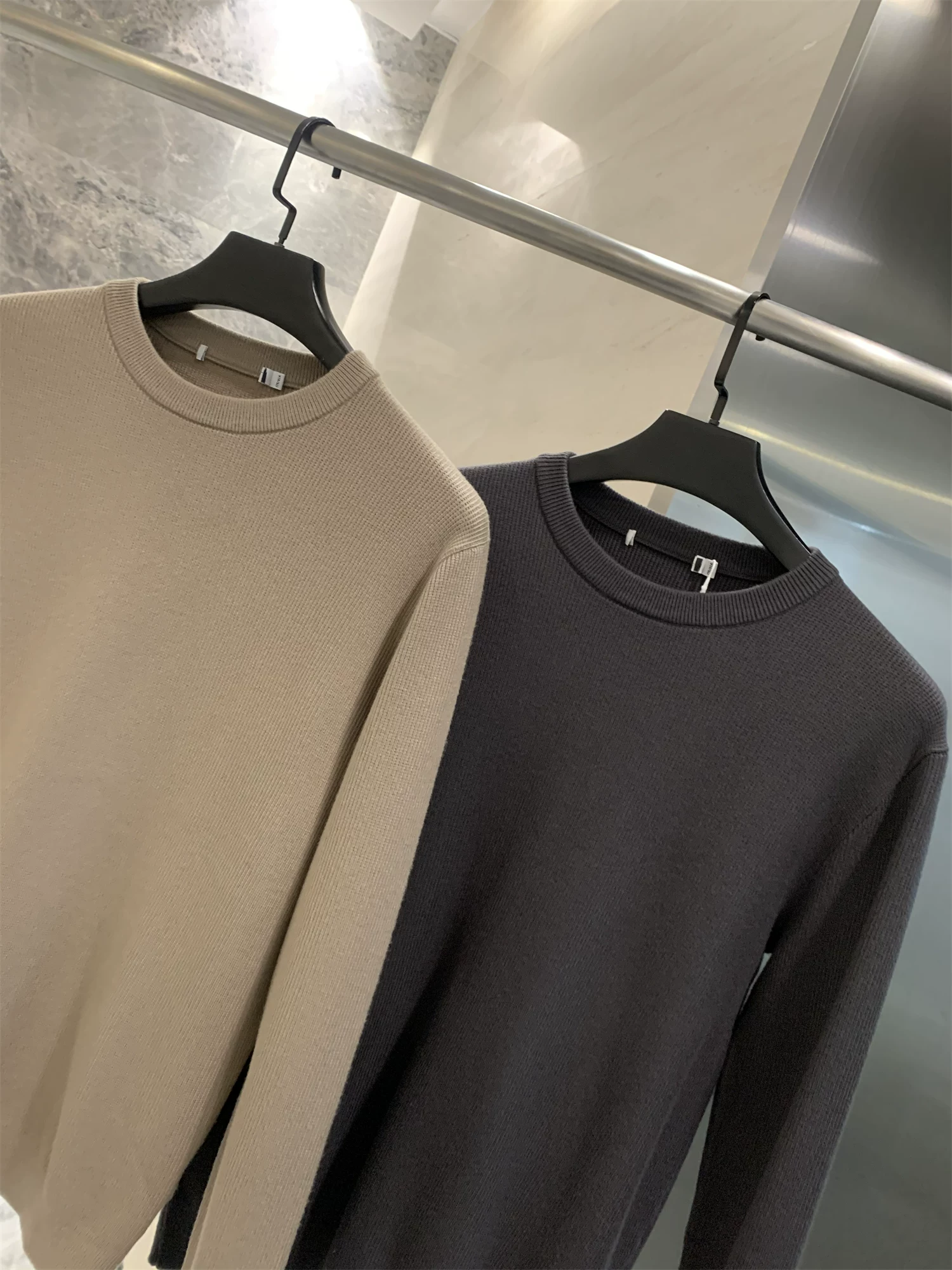 Áo len dệt kim cổ tròn tay dài đa năng mùa thu đông dành cho nam, dòng Don Quixote H, giá cực tốt! Mềm mại và thân thiện với làn da!