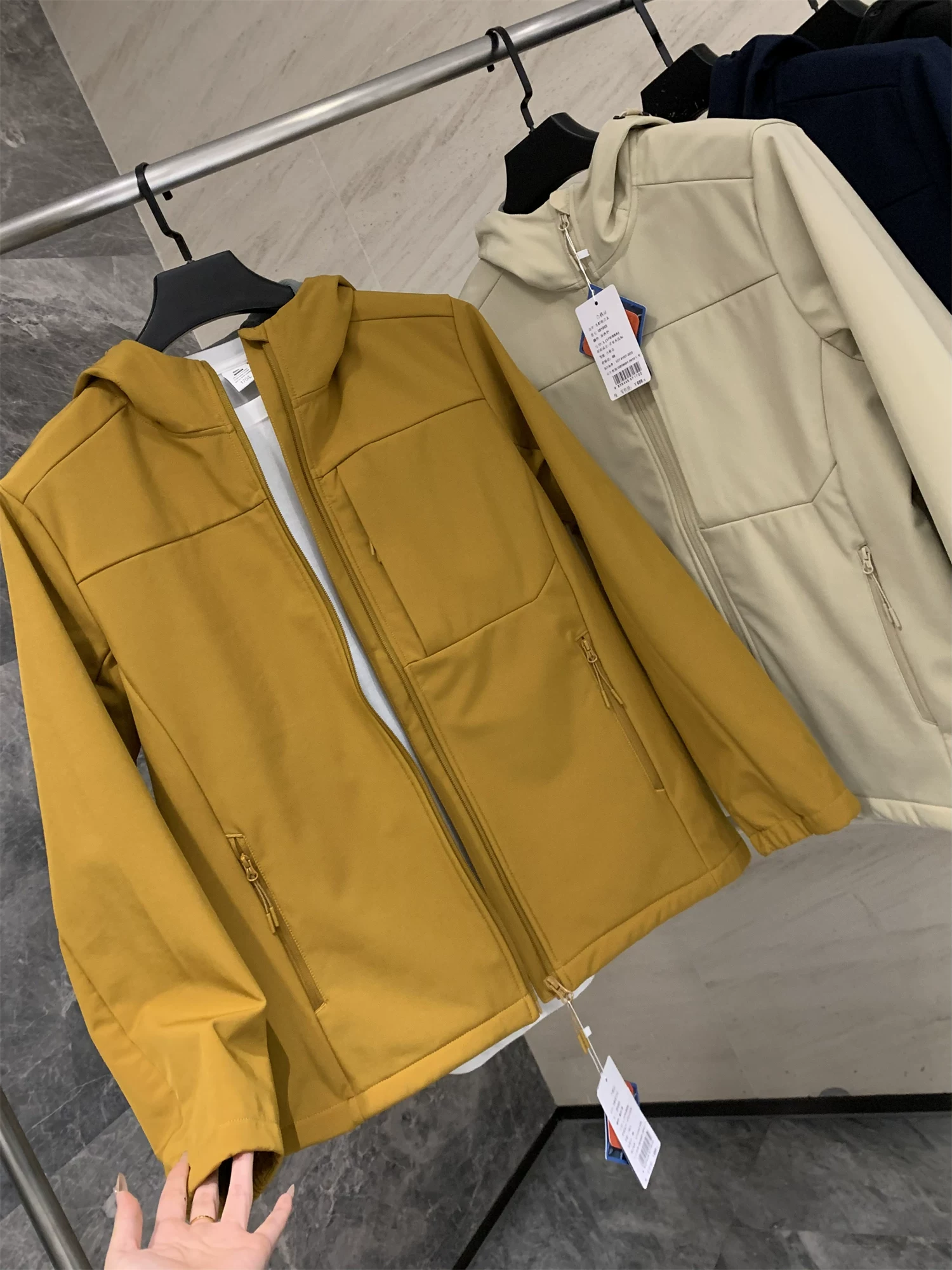 Công nghệ ngoài trời Don Quixote! Chống gió và chống nước! Ấm áp và thoải mái cho mùa thu đông, áo khoác có mũ đa năng dành cho nam.