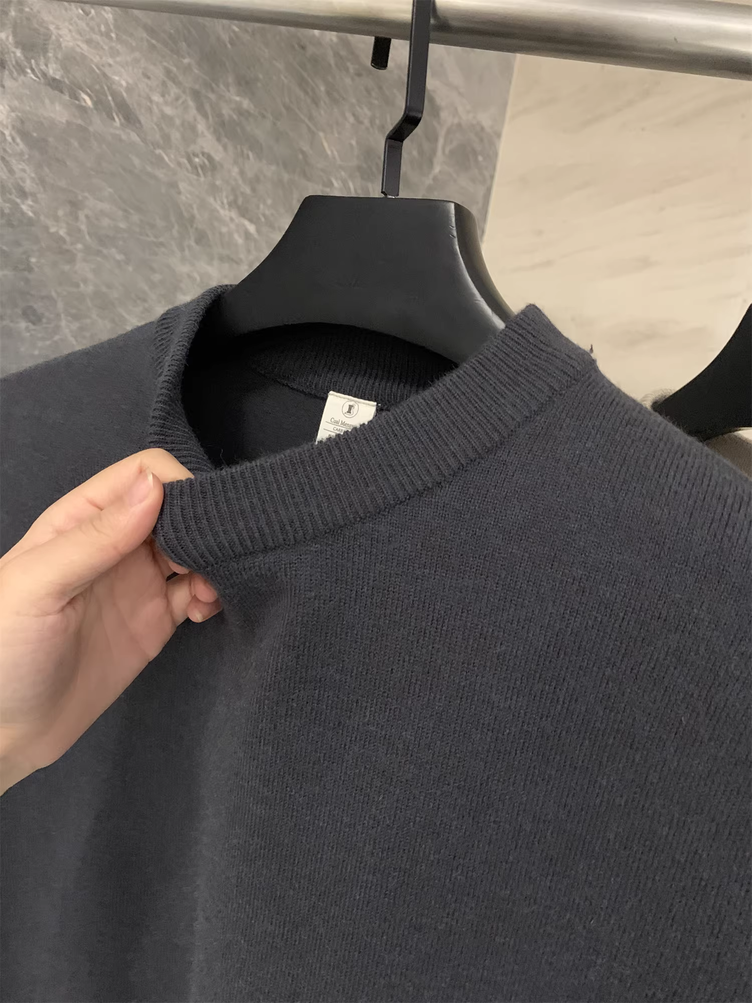 Đơn đặt hàng của công ty Don Quixote ODM! Kết hợp chất liệu! Áo len dệt kim màu trơn đa năng, phong cách thu đông dành cho nam.