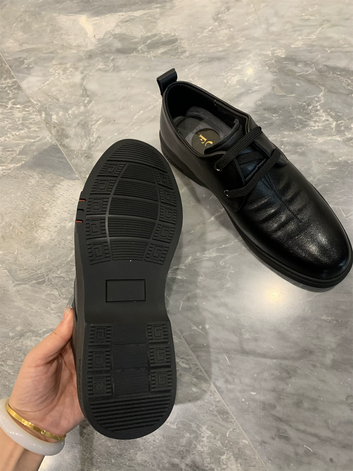 Don Quixote tìm thấy một món đồ giá rẻ! Da bò lớp đầu tiên chất lượng cao! Giày da nam công sở, kiểu dáng thường ngày, mềm mại, đàn hồi, chống trơn trượt, đế dày.