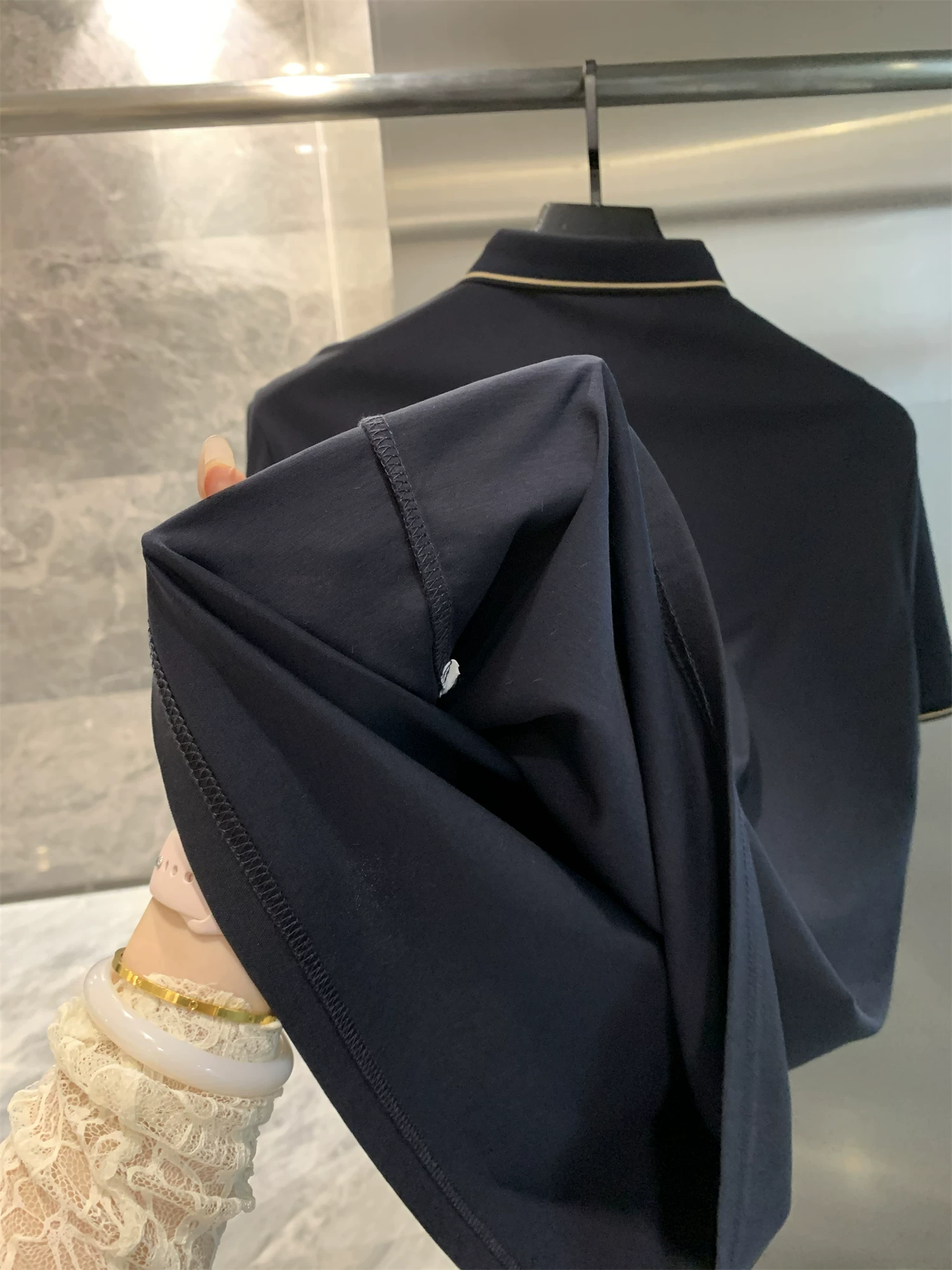 Áo polo nam chất liệu cotton Mercerized pha tơ tằm Don Quixote! Mềm mại, thoáng khí, mịn màng và thân thiện với da, kiểu dáng đơn giản.