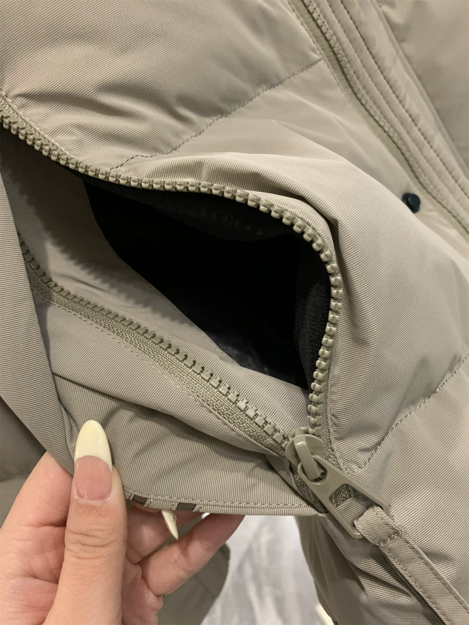 Áo khoác phao nam Don Quixote 90% lông vũ! Mềm mại! Áo khoác phao dày dặn ấm áp mùa đông có mũ trùm đầu có thể tháo rời.